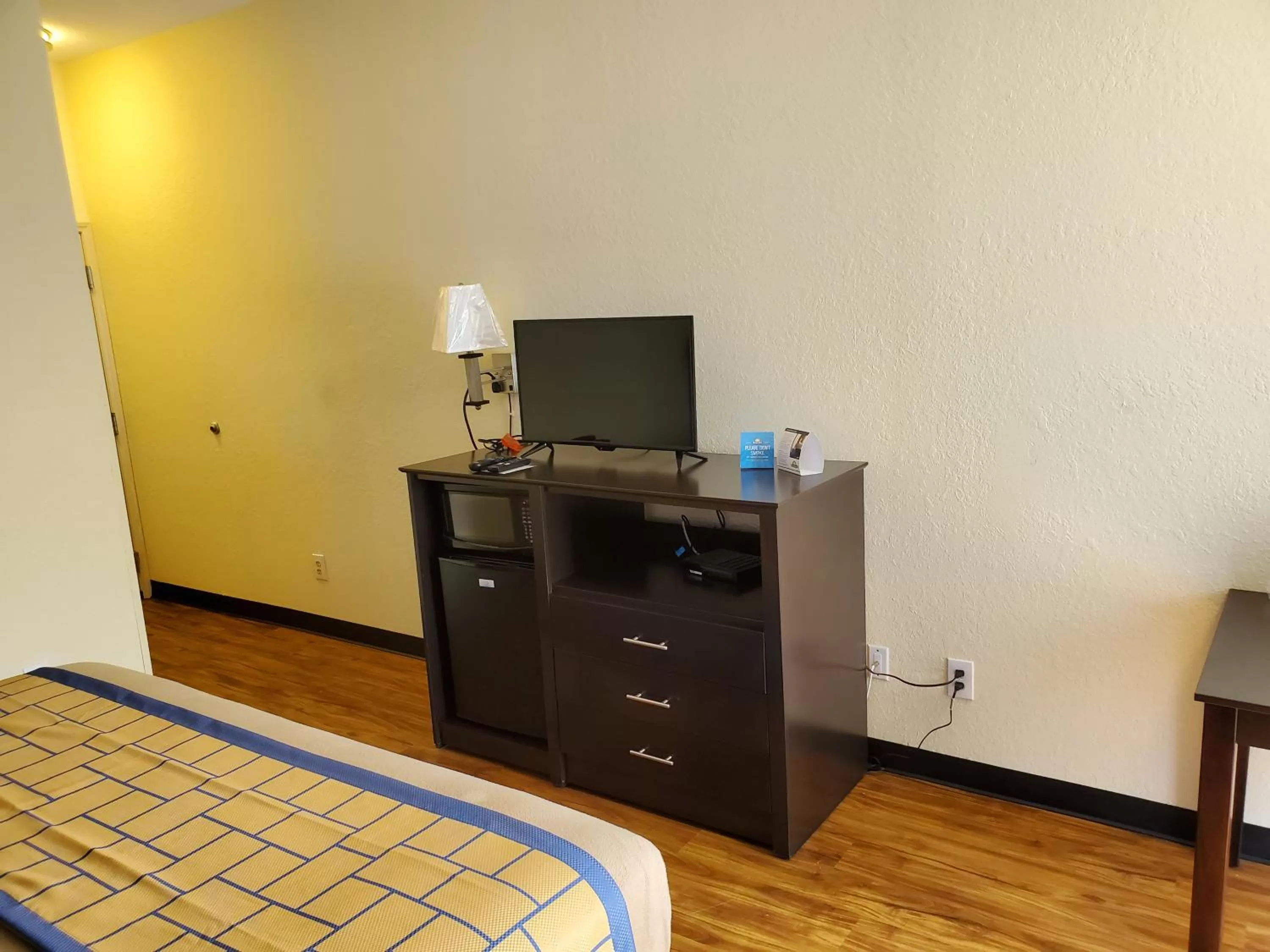 TV and multimedia, Bed in Days Inn by Wyndham Macon I-75 North