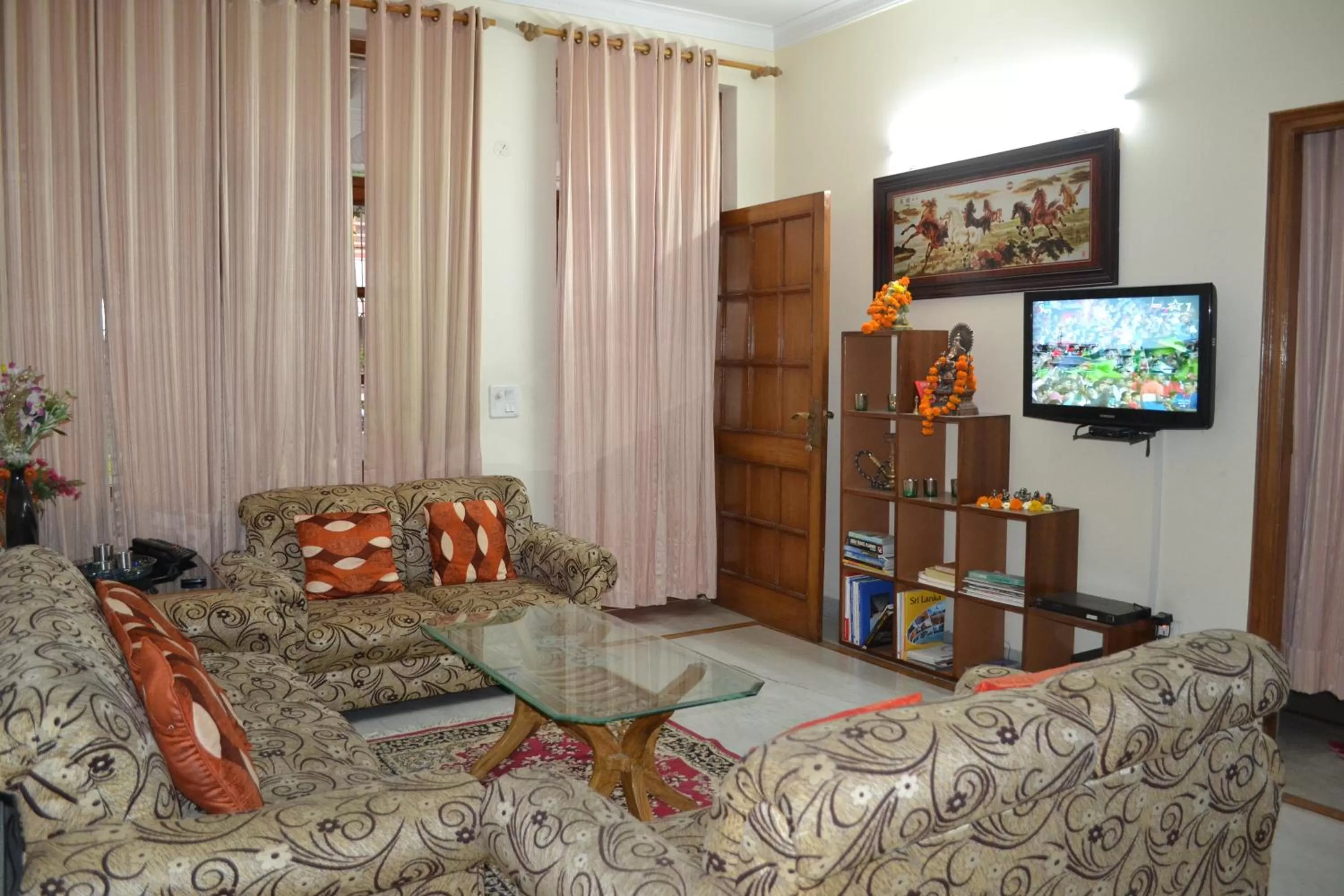 Lobby or reception in Raj Cottage Ganga Vatika