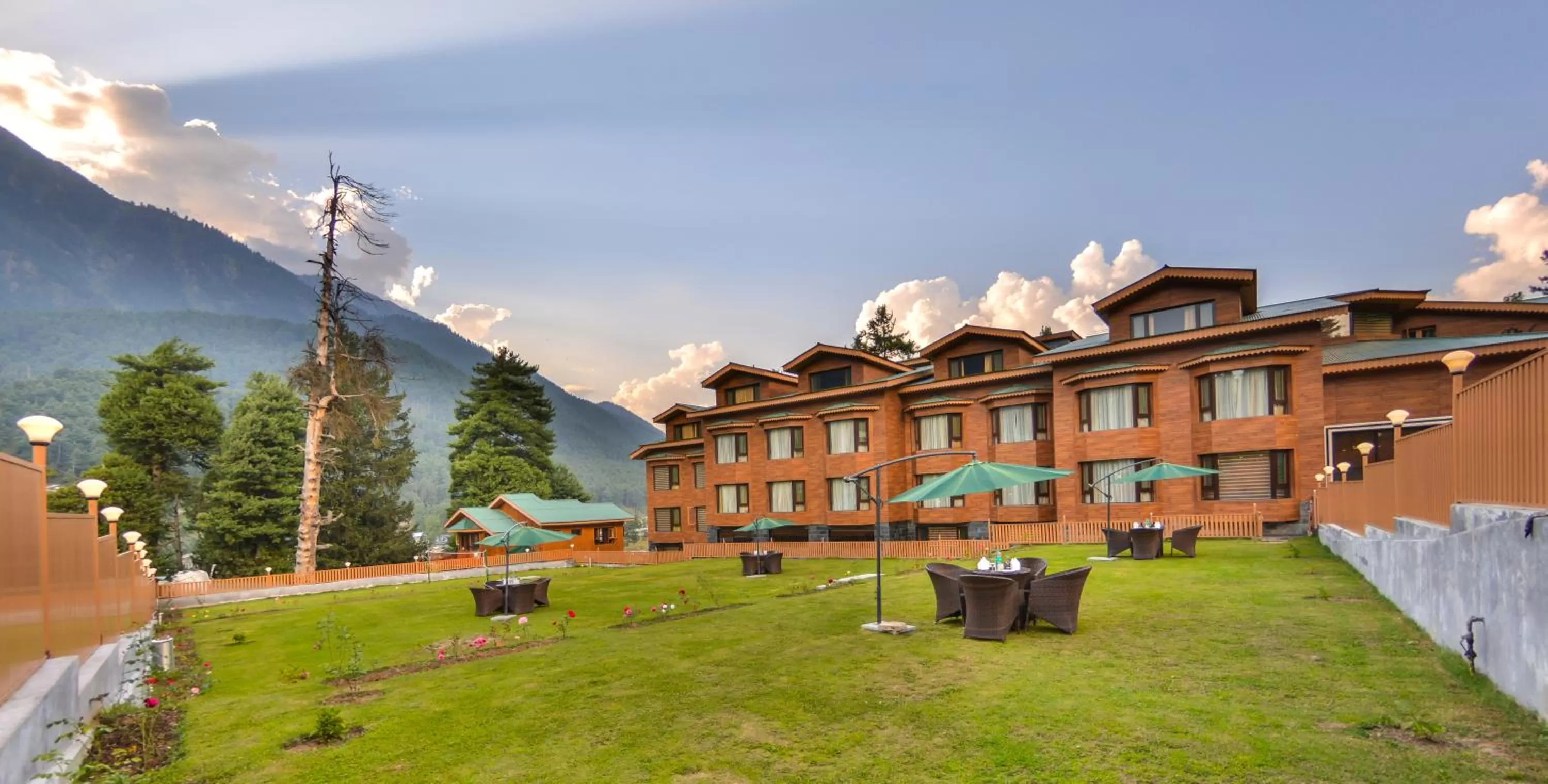 Garden, Property Building in Royal Hillton Pahalgam