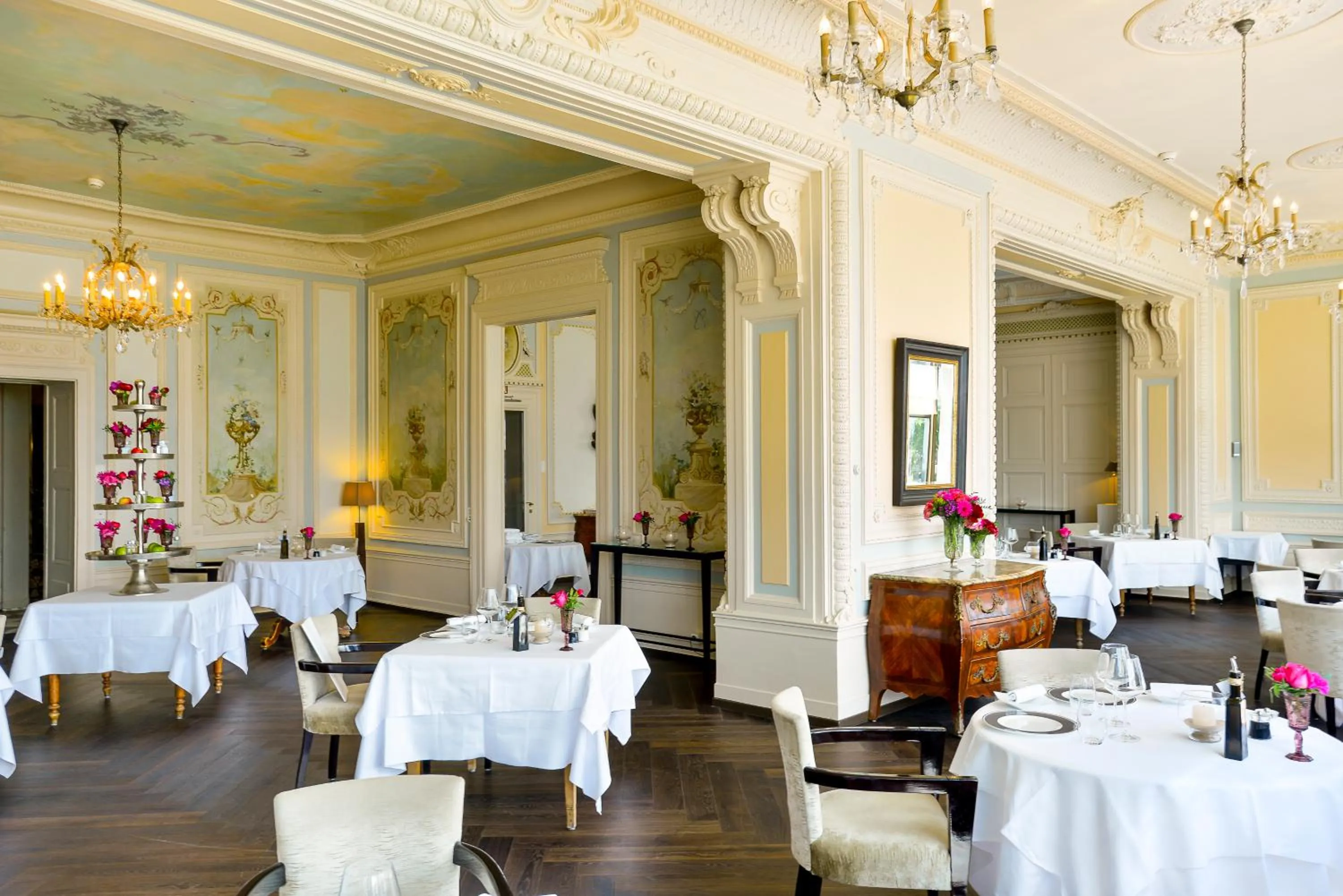 Restaurant/places to eat in Hôtel Des Trois Couronnes & Spa - The Leading Hotels of the World