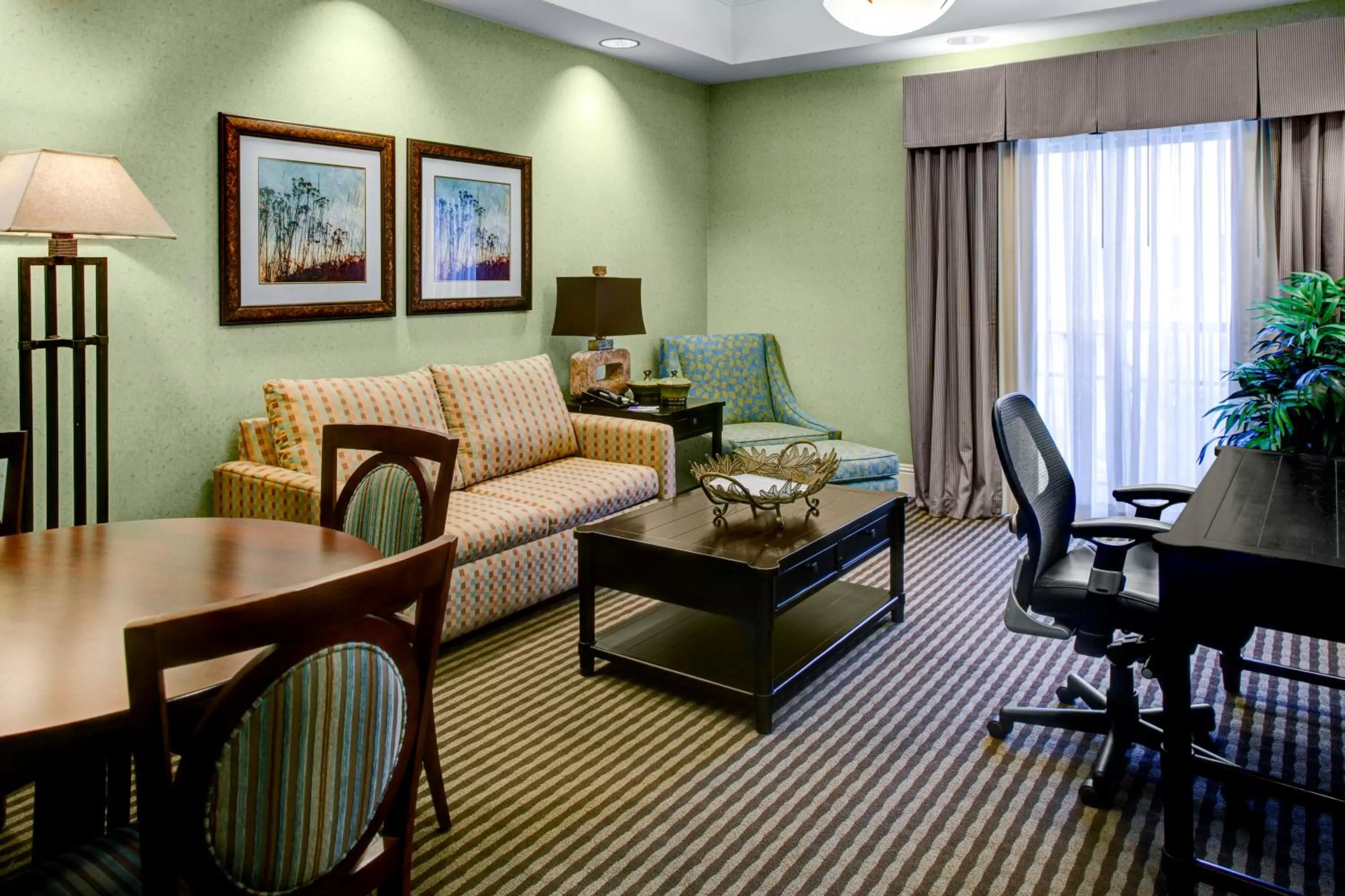 Photo of the whole room, Bed in Holiday Inn Express Hotel & Suites Atlanta Buckhead by IHG
