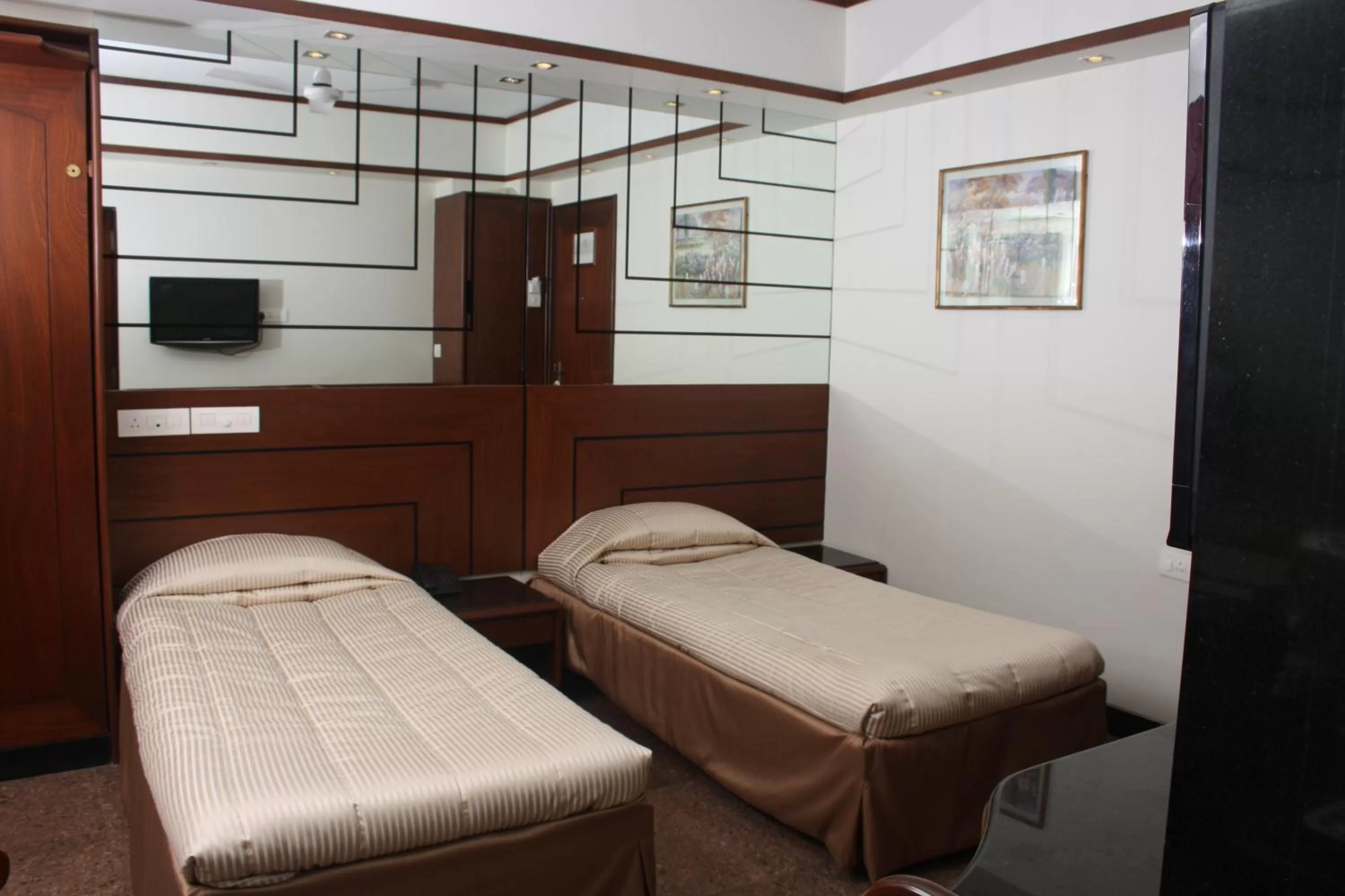 Bed in Hotel Karl Residency