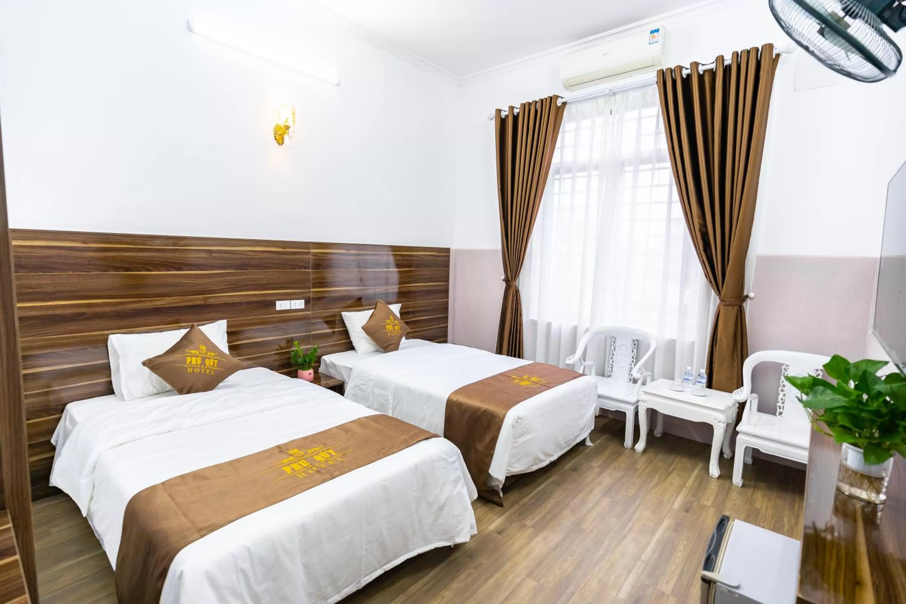 PHÚ QUÝ HOTEL near ĐÔNG KINH MARKET