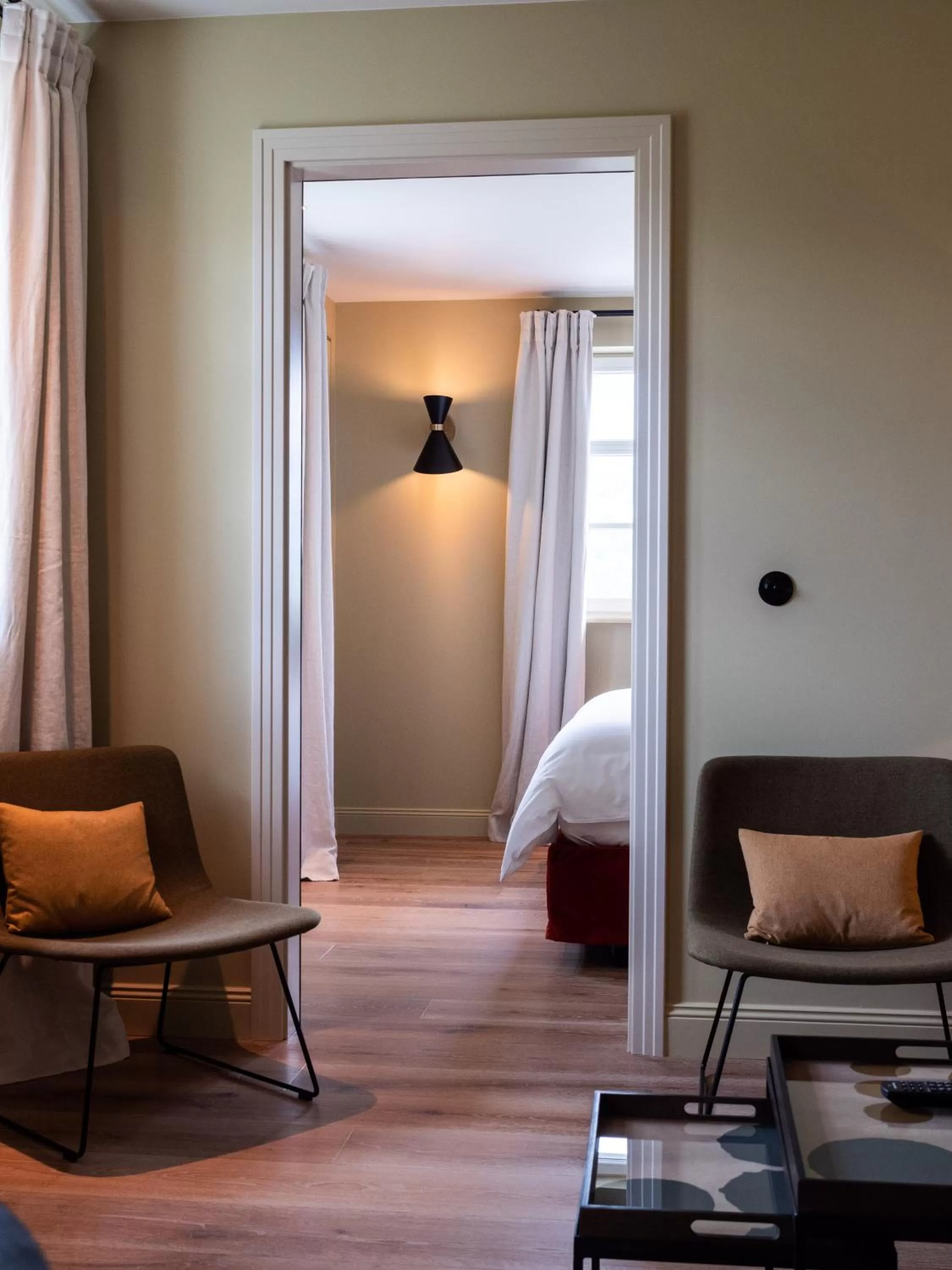 Bed, Seating Area in Alpenloge Hotel