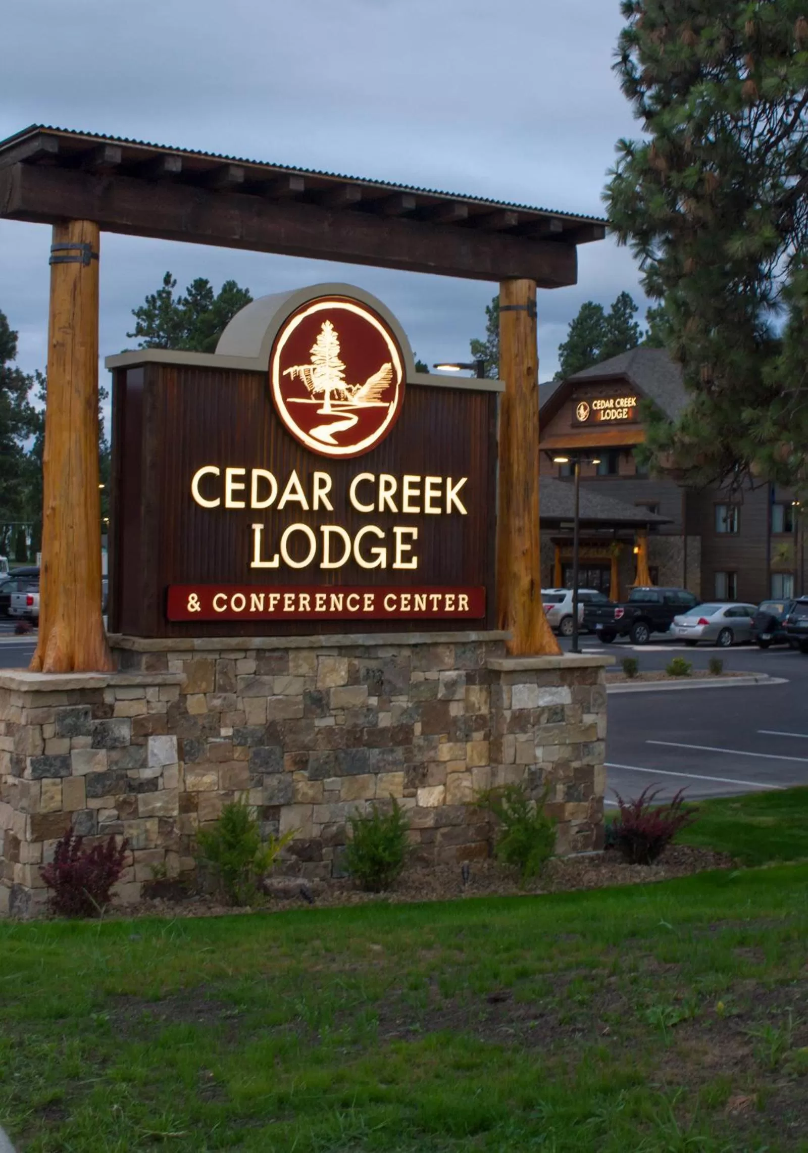 Facade/entrance in Cedar Creek Lodge & Conference Center