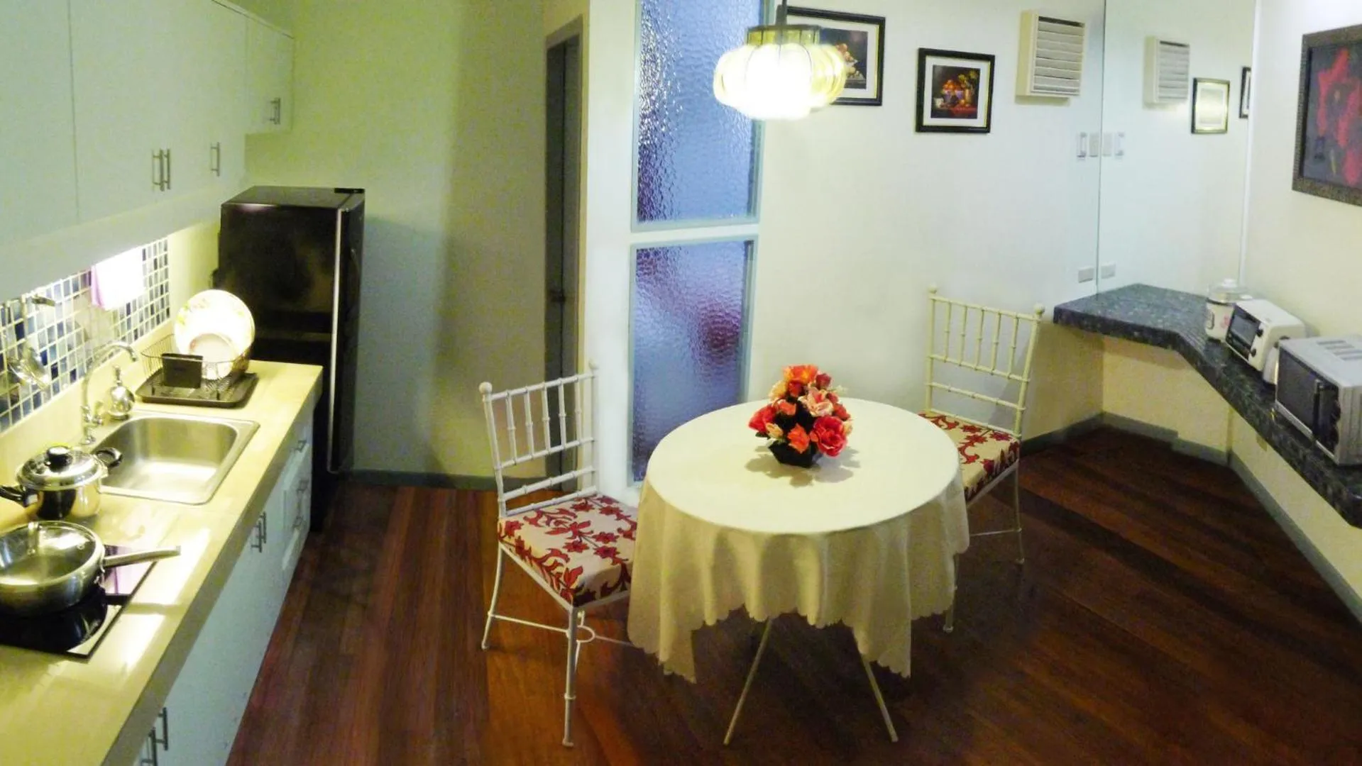 Kitchen or kitchenette in 1775 Adriatico Suites