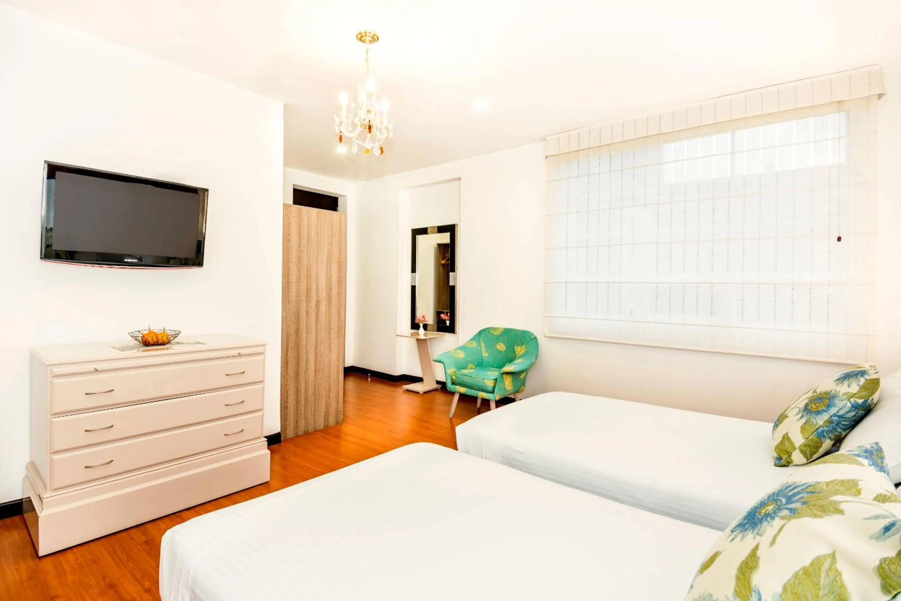 TV and multimedia, Bed in Matisse Hotel