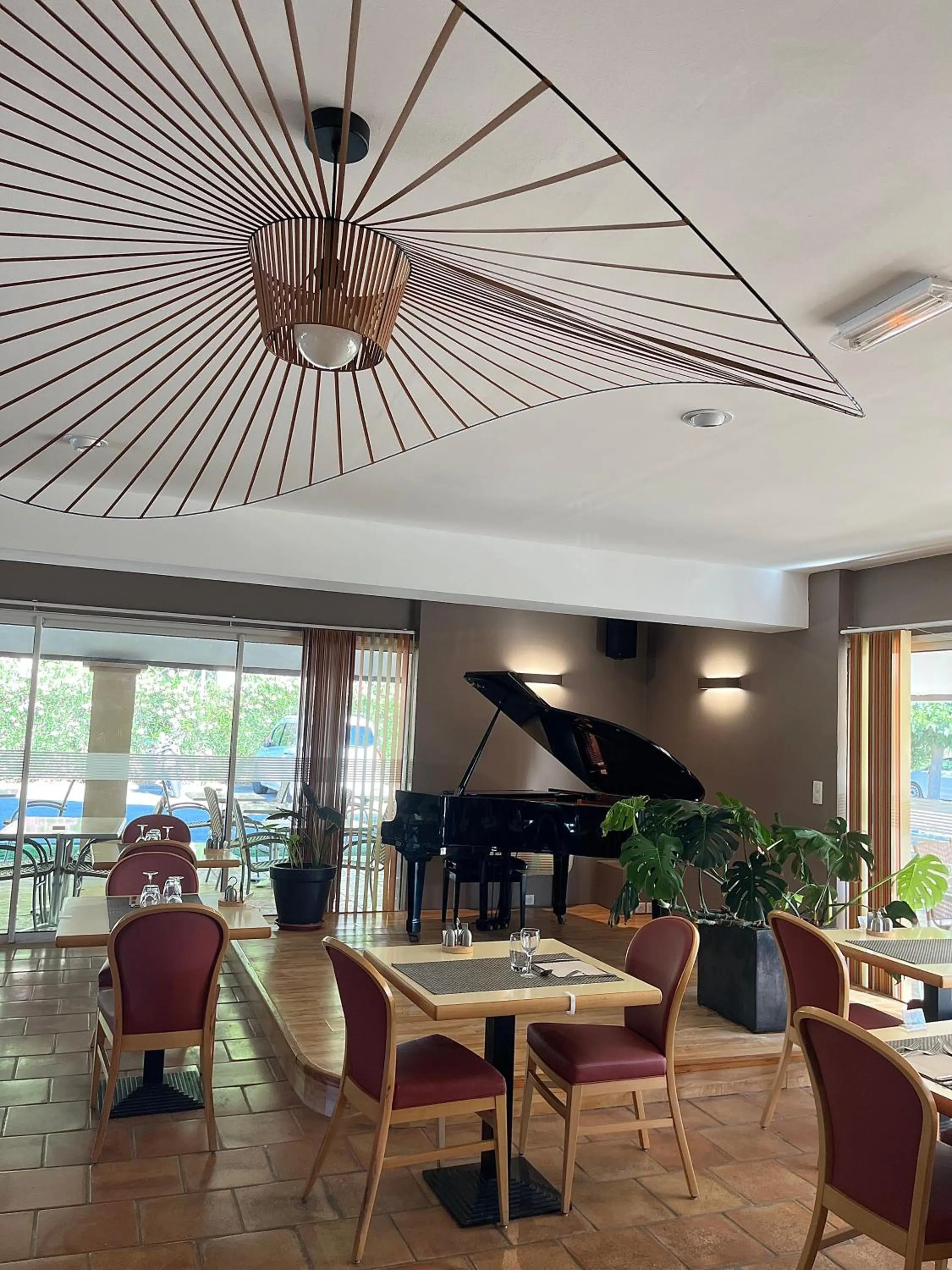 Dining area in Logis Hôtel Le Mas De Jossyl