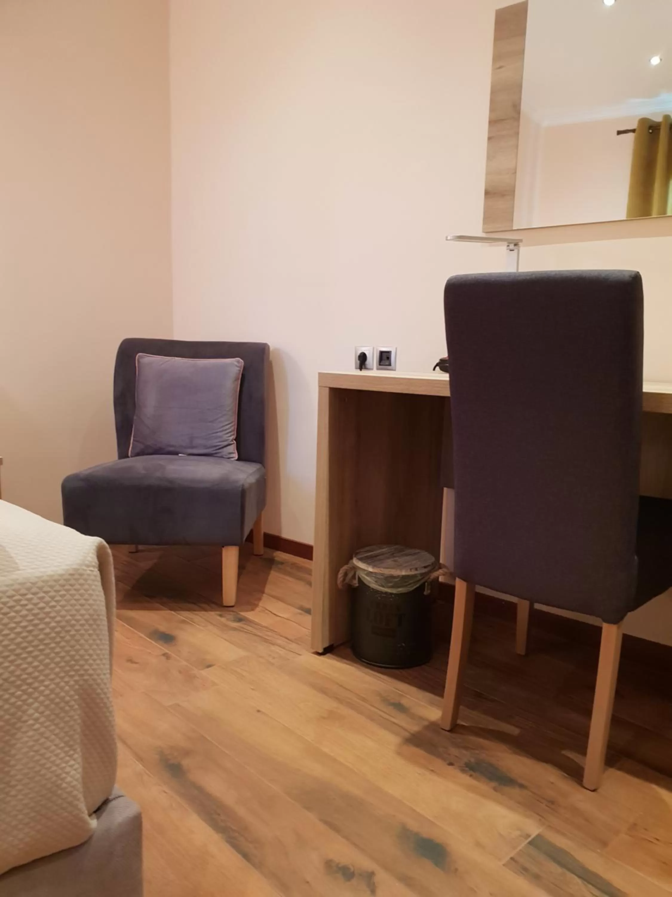 Photo of the whole room in Mondeus Inn Luxury