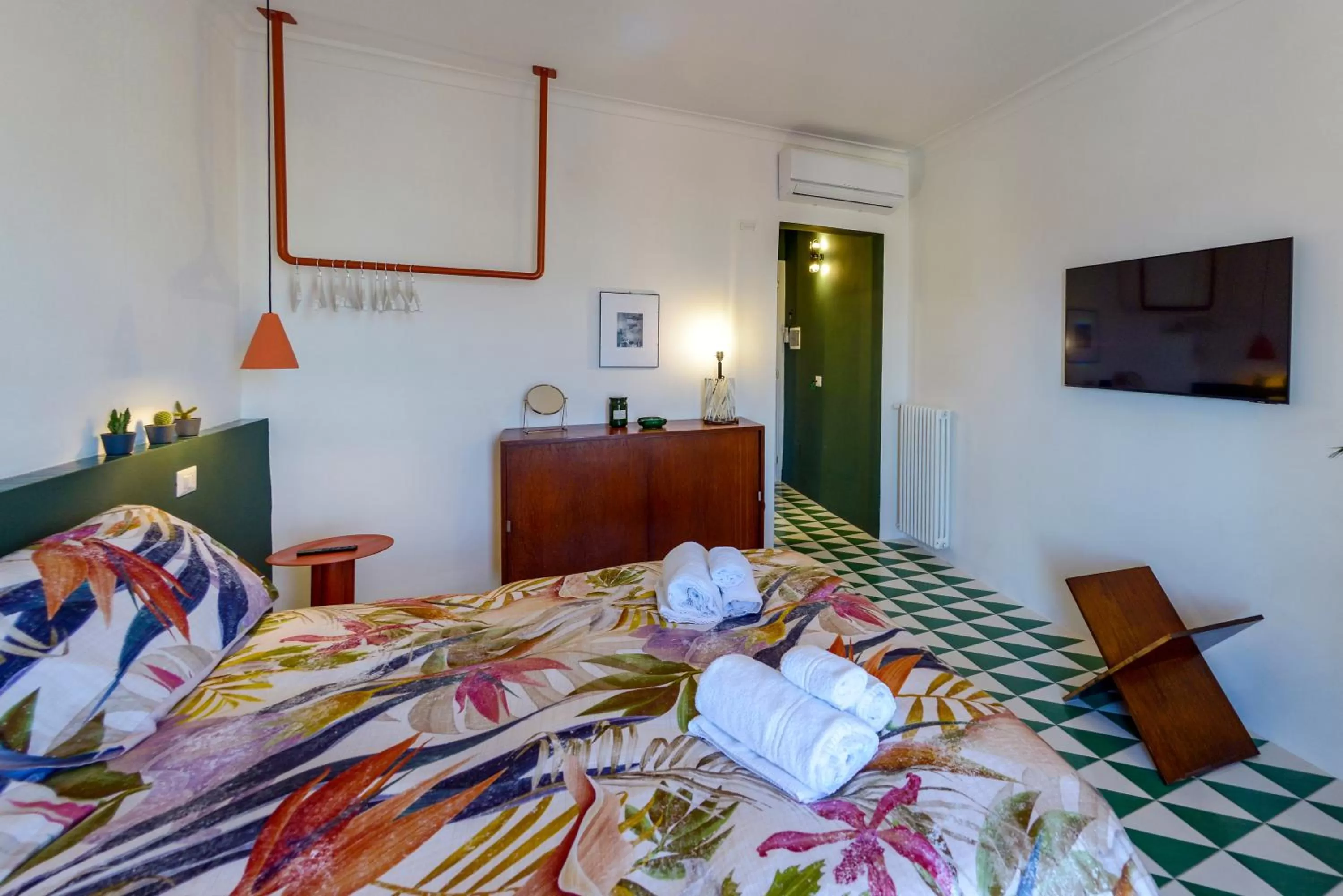 Photo of the whole room, Bed in B&B Toledo Panoramic Rooftop with terrace