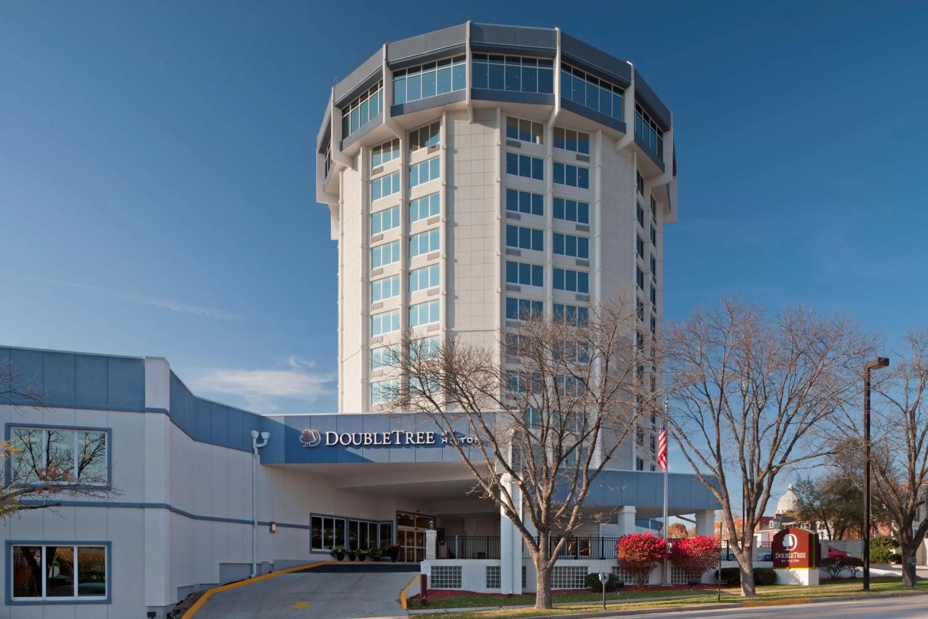 Property building in DoubleTree by Hilton Jefferson City