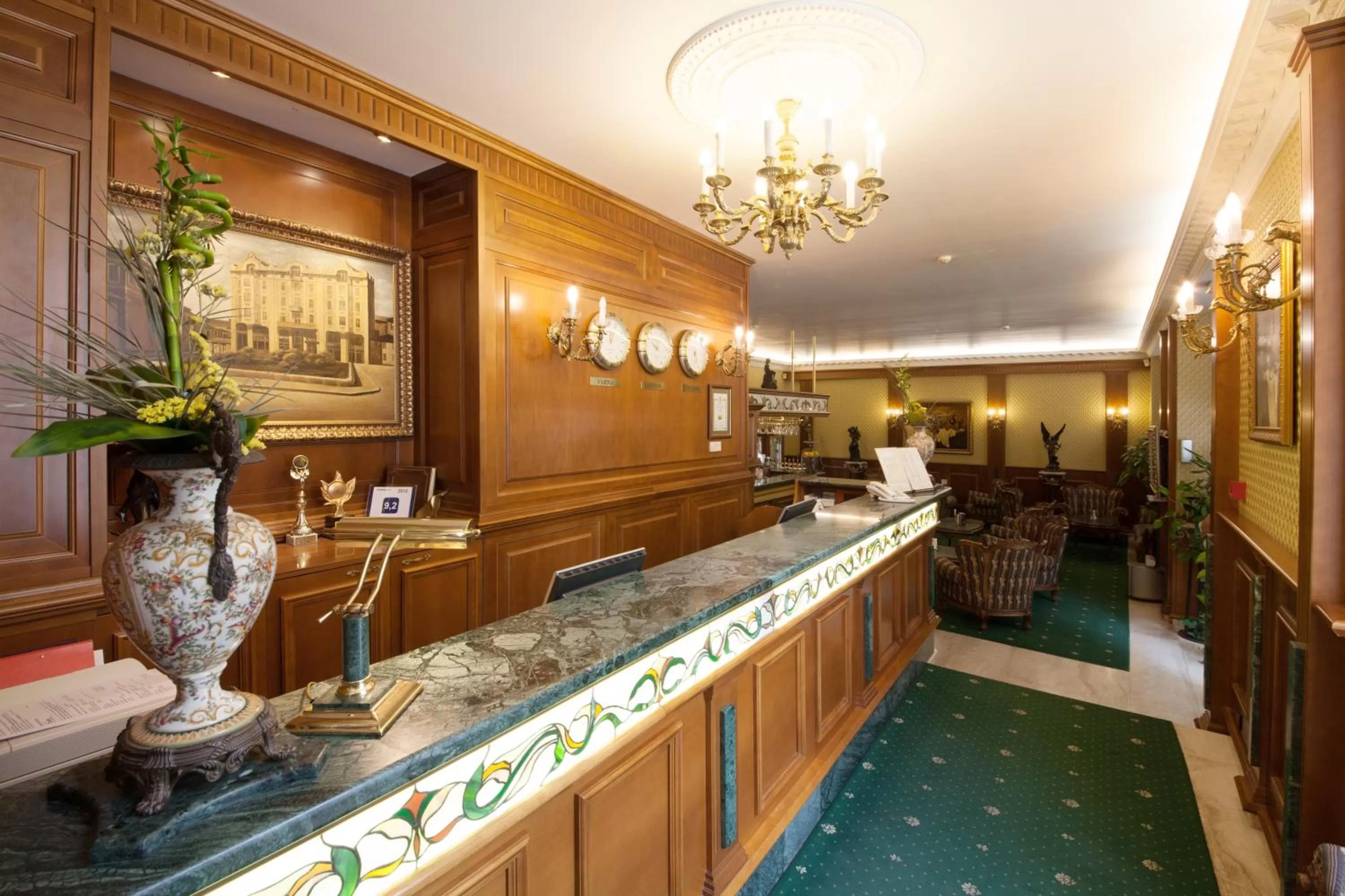 Lobby or reception in Grand Hotel London