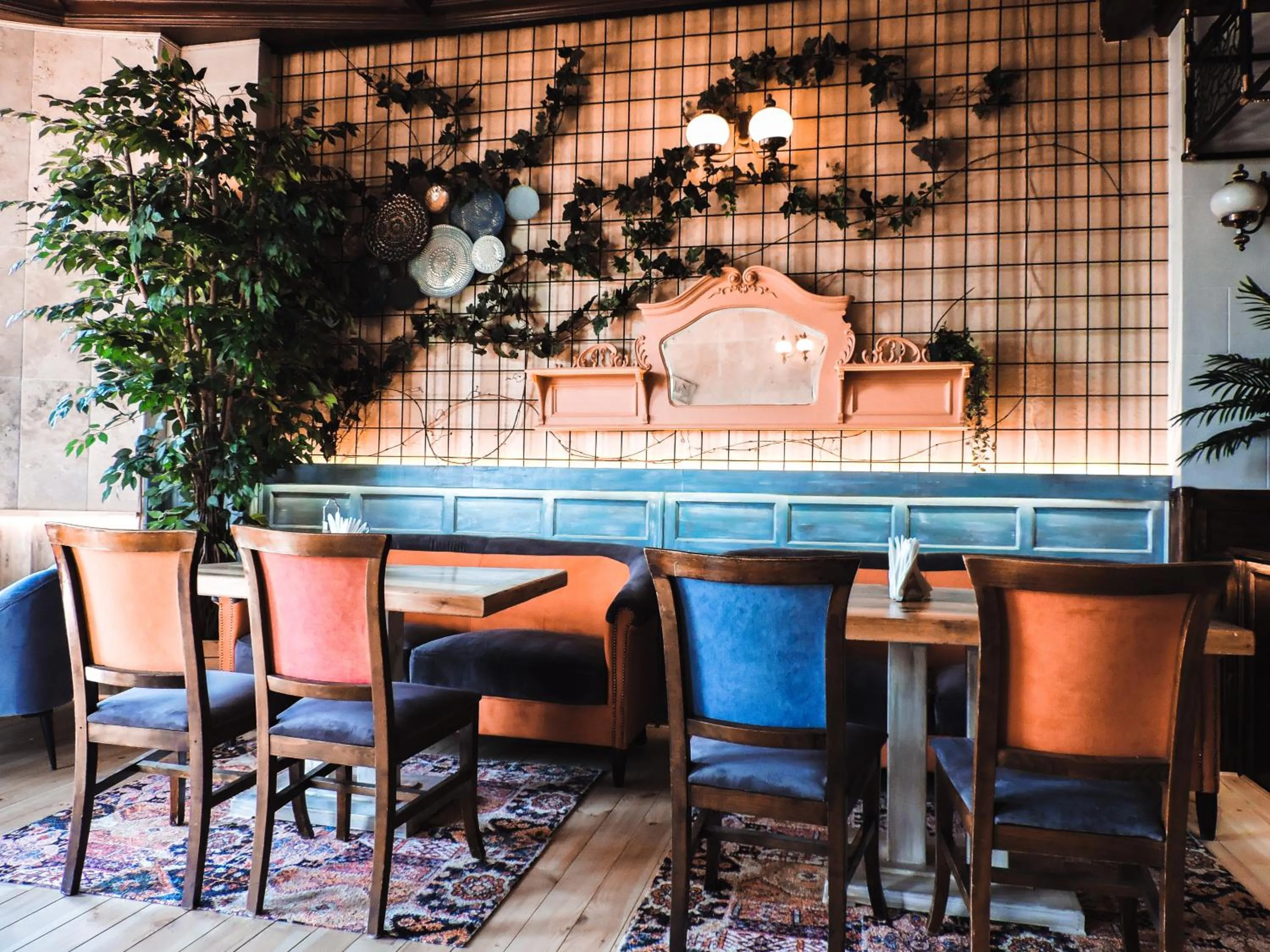 Restaurant/places to eat in Hotel Coandi