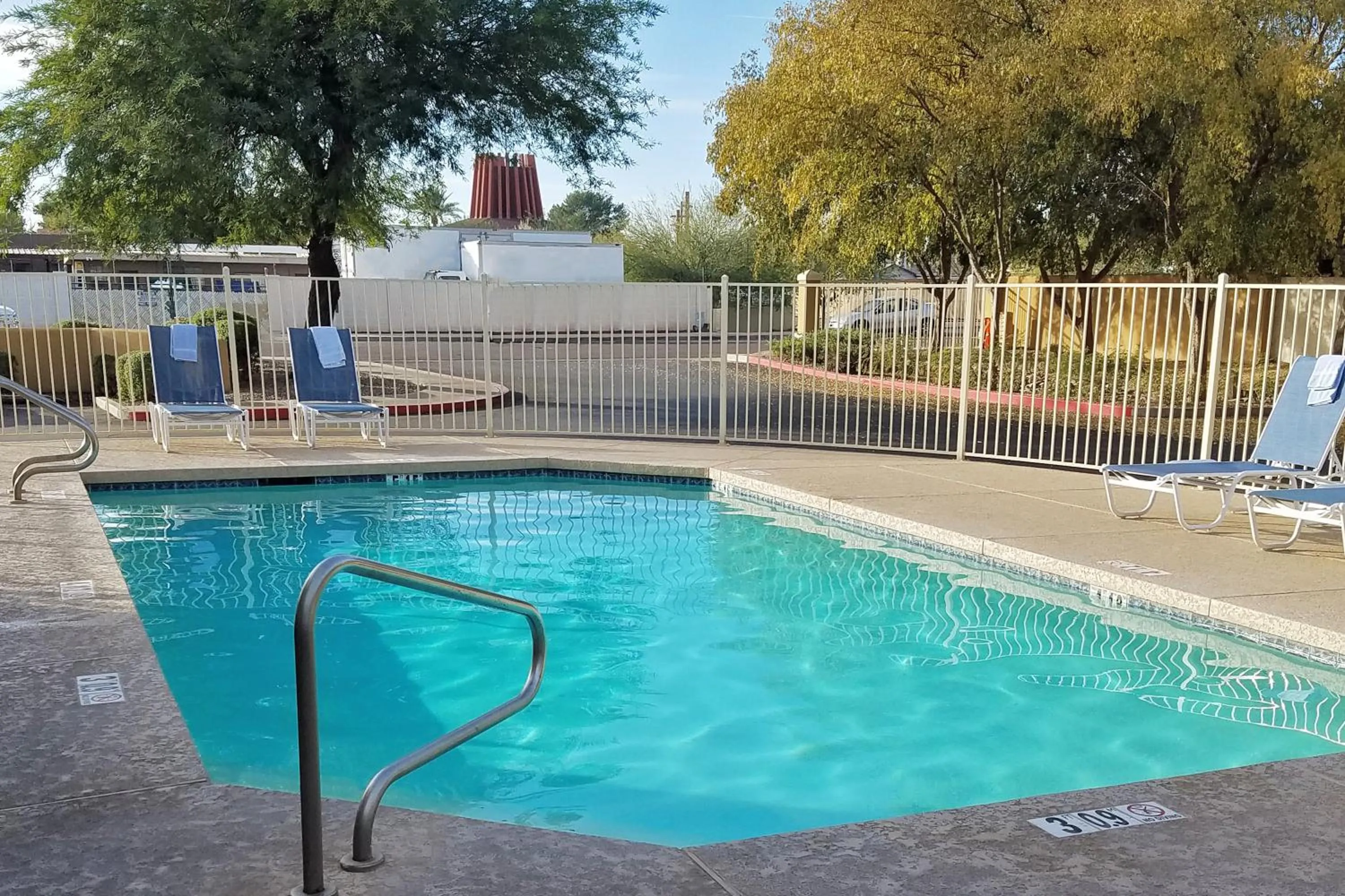 Swimming pool in Extended Stay America Suites - Phoenix - Scottsdale - Old Town