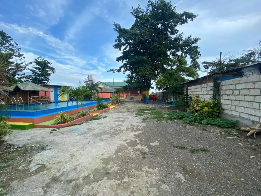 Swimming Pool in Scott's Seaview Resort
