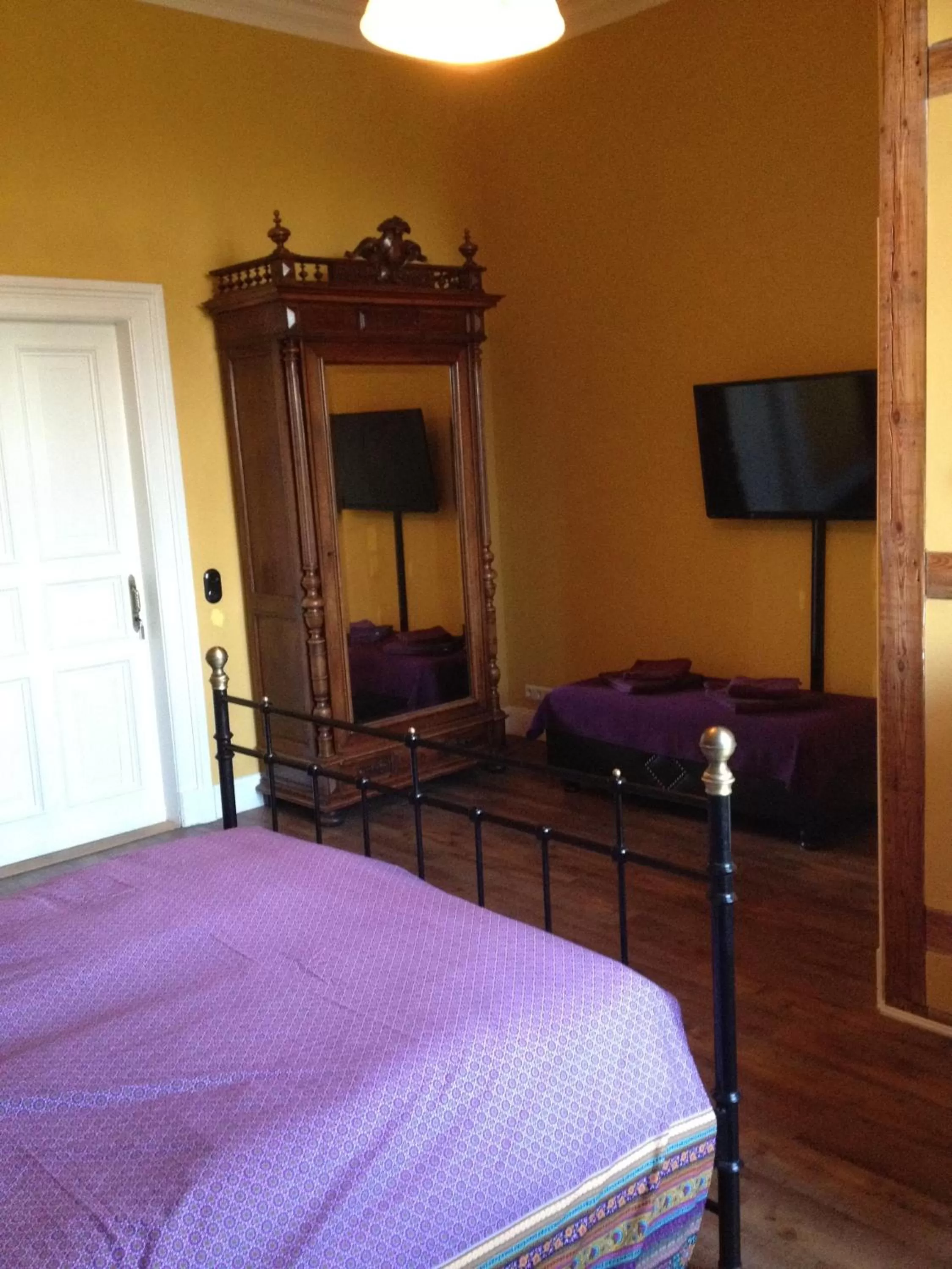 TV and multimedia, Bed in B&B Mühlenvilla am Bützower Hafen