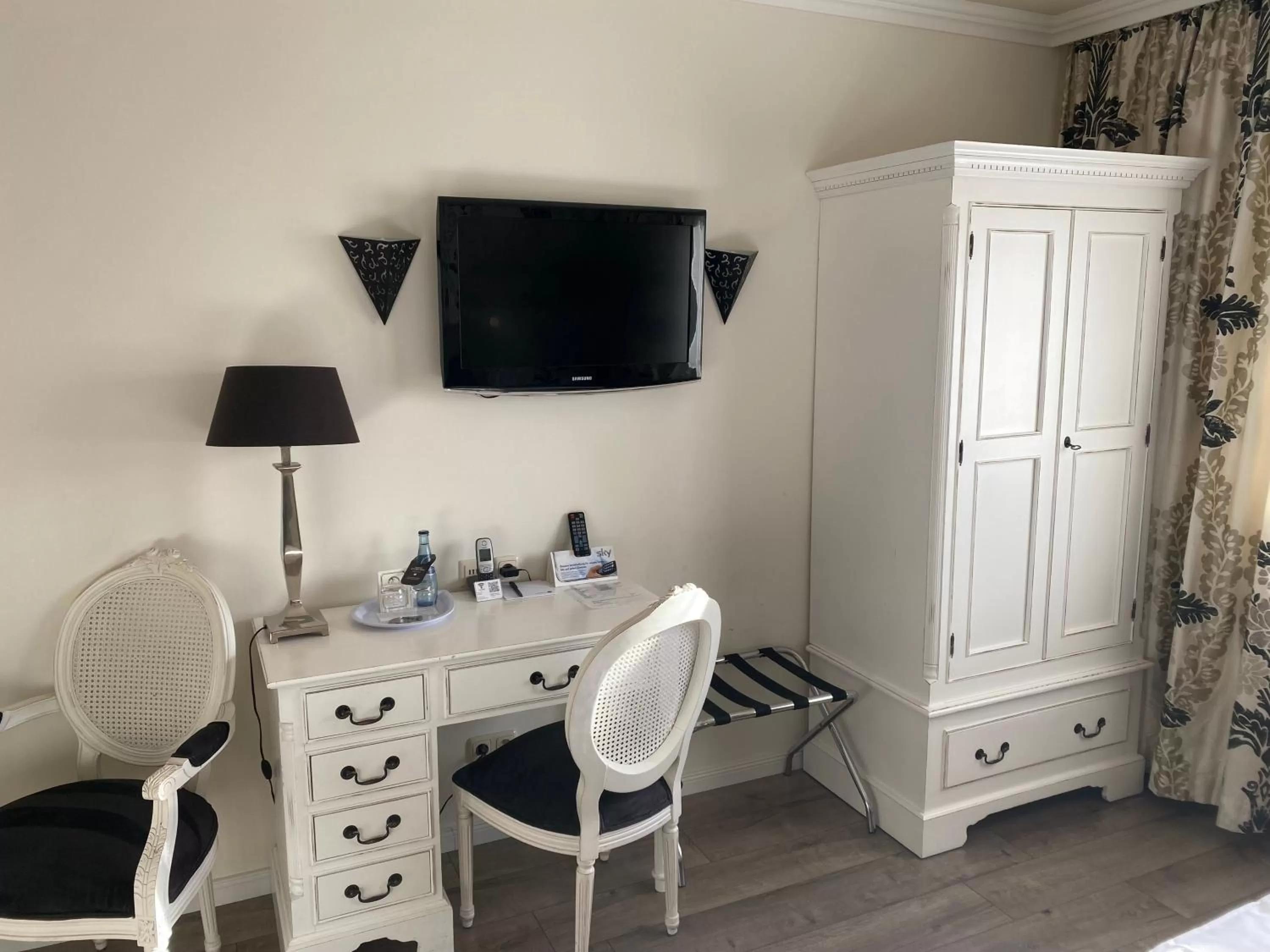 TV and multimedia in Arthotel ANA Residence Bremen