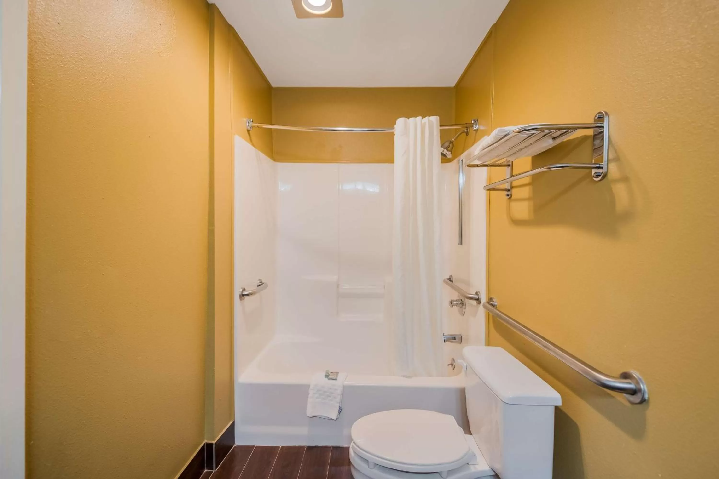 Bathroom in SureStay Hotel by Best Western Mt Pleasant