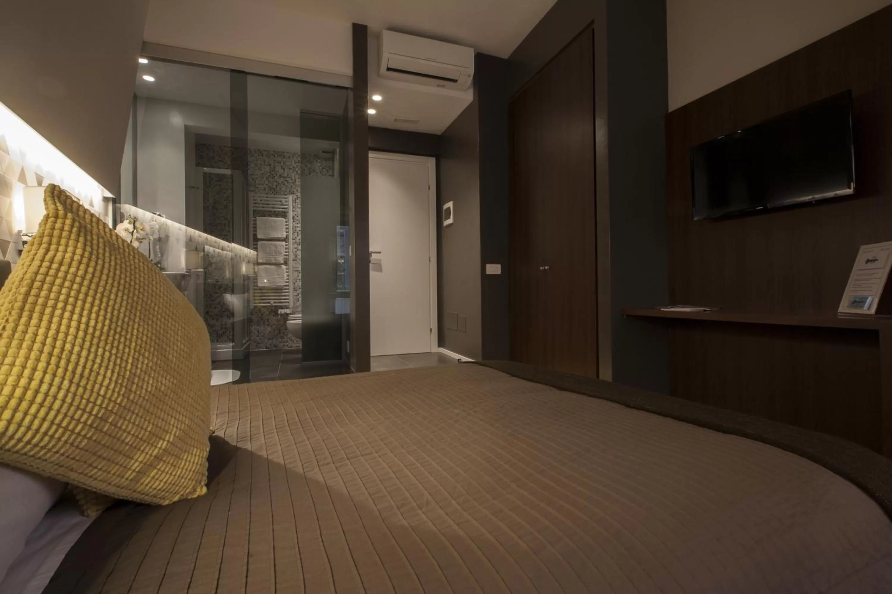 View (from property/room), Bed in NG Guest House Roma San Pietro