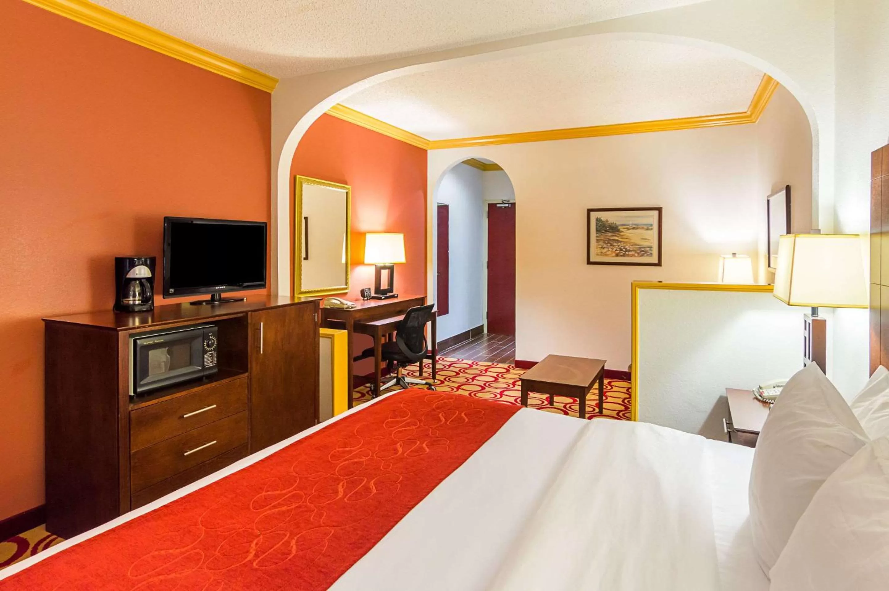 Bedroom, Bed in Quality Suites Lubbock Southwest