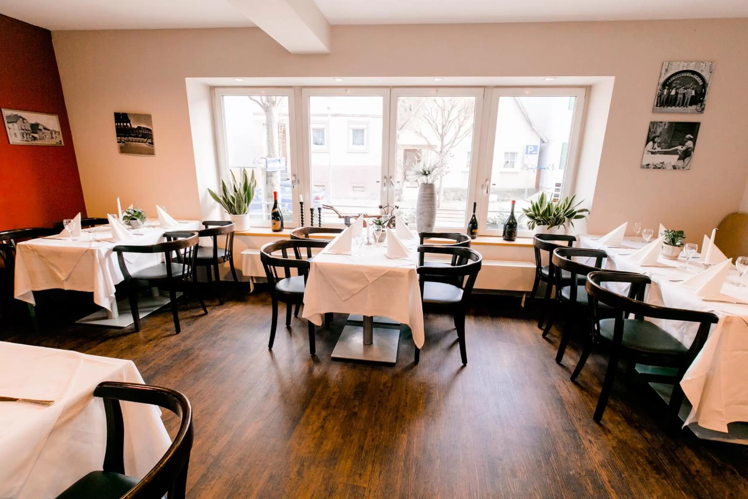 Restaurant/places to eat in Burgers Hotel