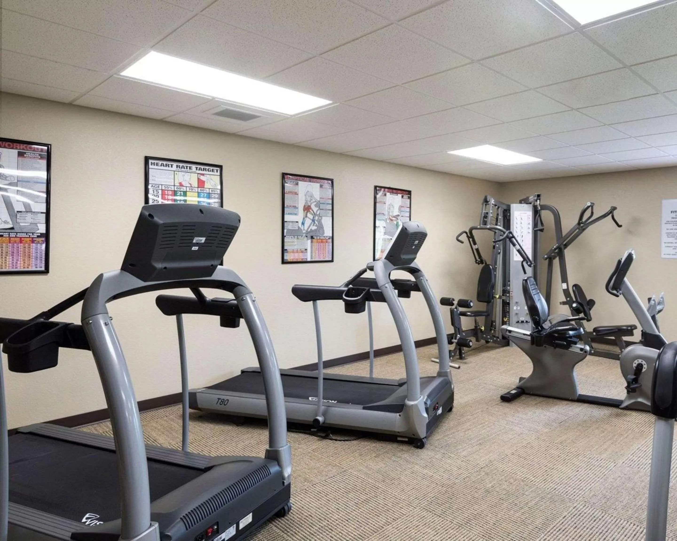 Fitness centre/facilities in Suburban Studios Triadelphia - Wheeling at The Highlands