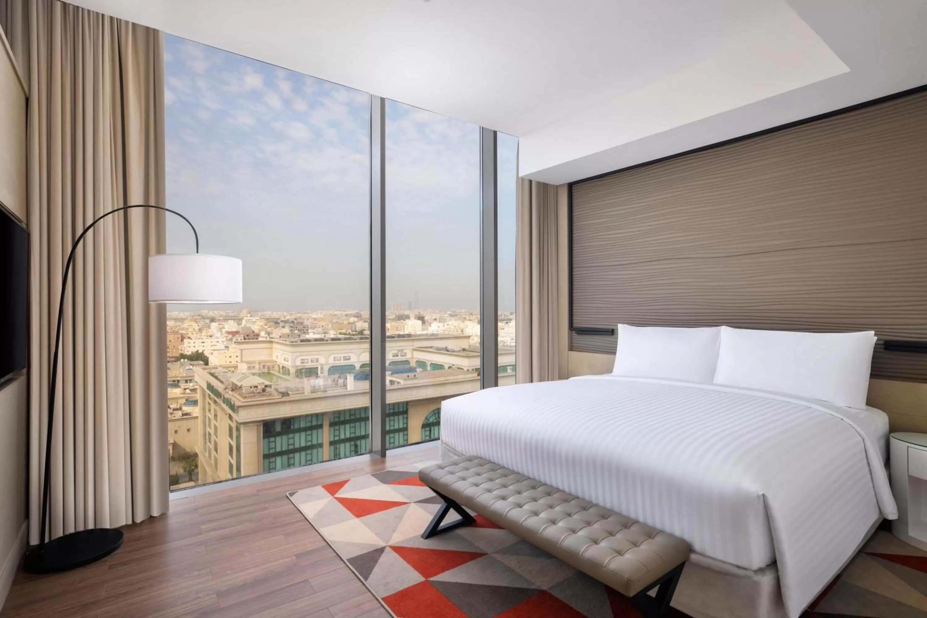 Photo of the whole room, Bed in Jeddah Marriott Hotel Madinah Road