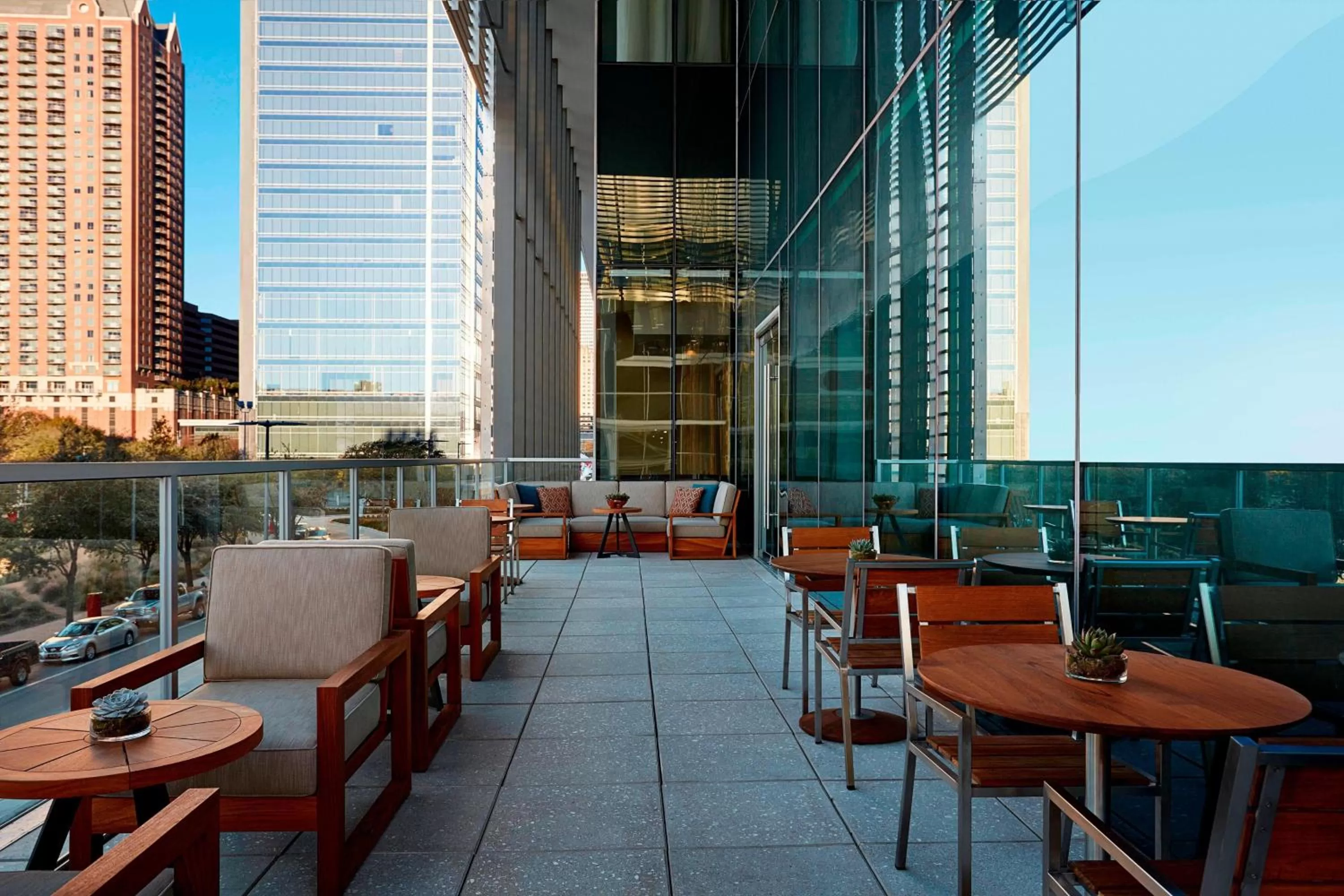 Restaurant/places to eat in Marriott Marquis Houston