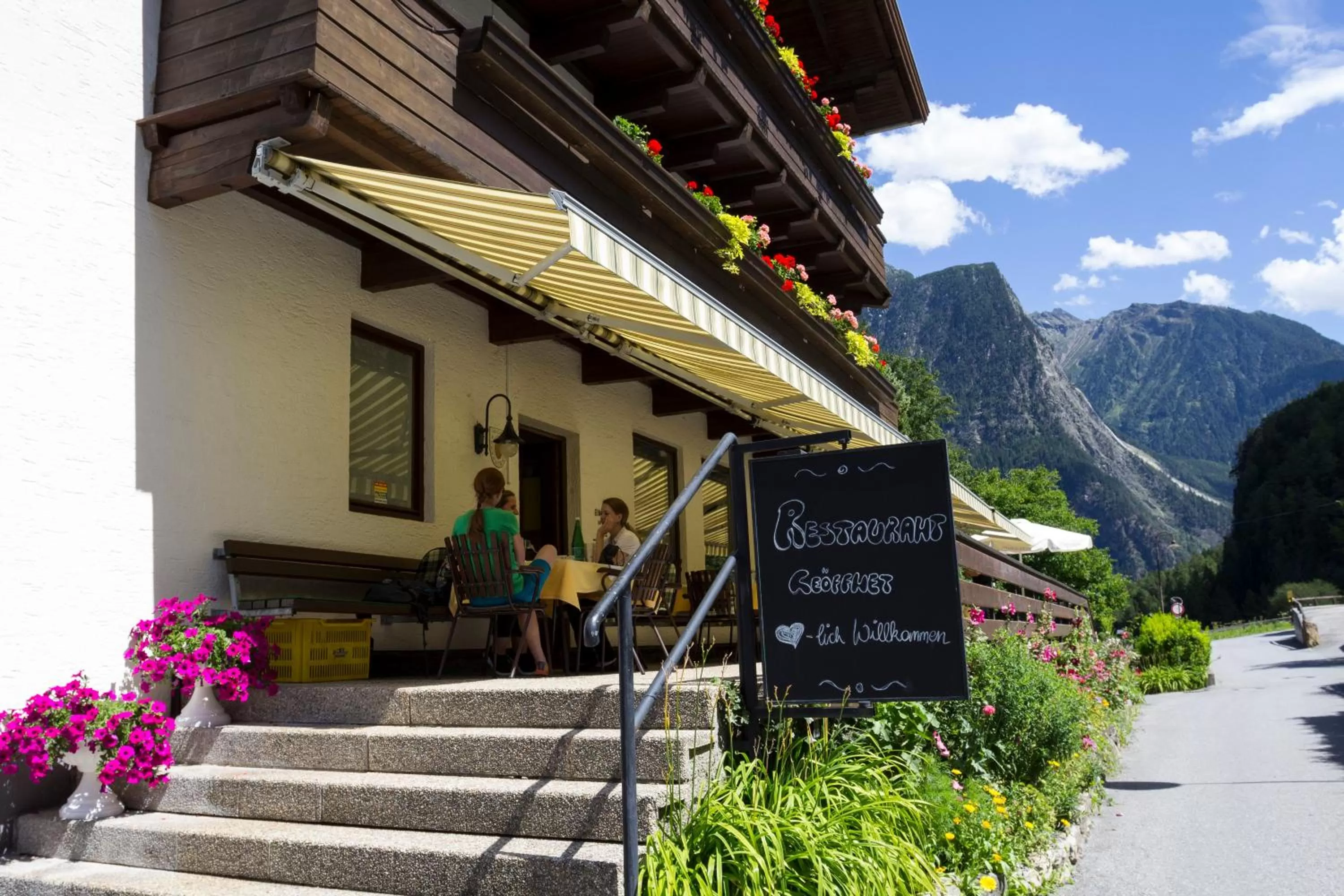 Restaurant/places to eat, Property Building in Seehüter's Hotel Seerose