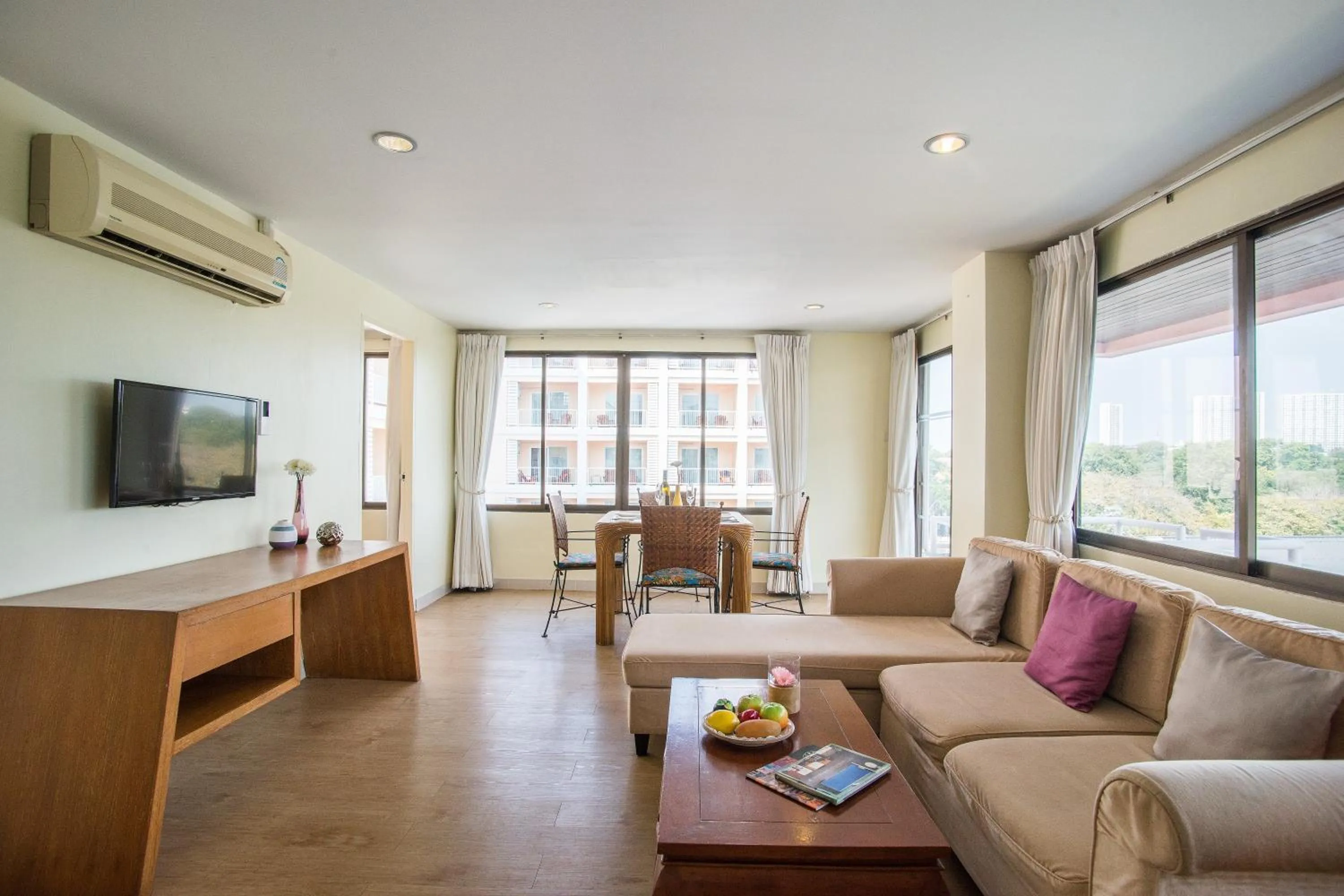 Living room in Bella Villa Metro