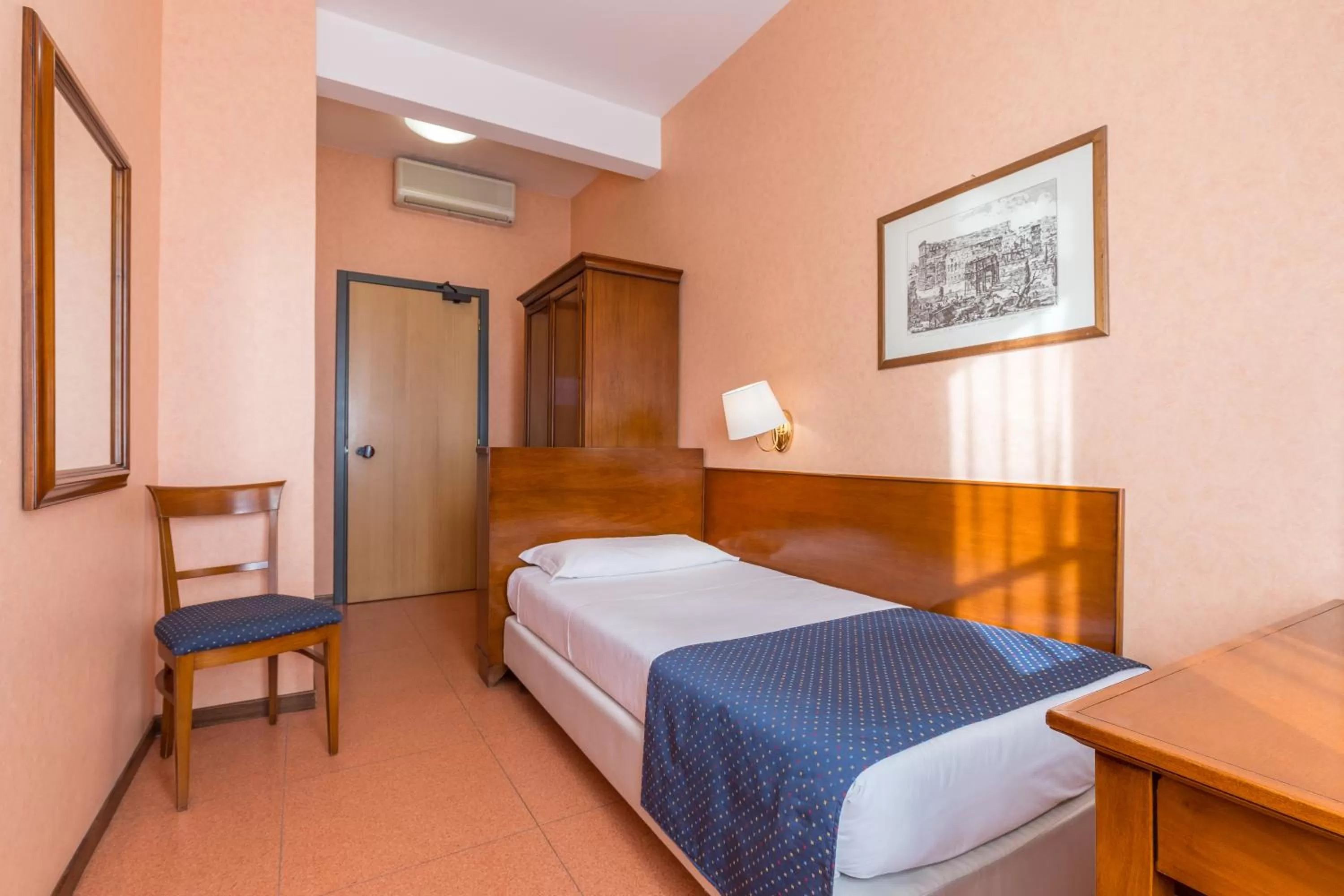 Bedroom, Bed in Hotel Villa Eur