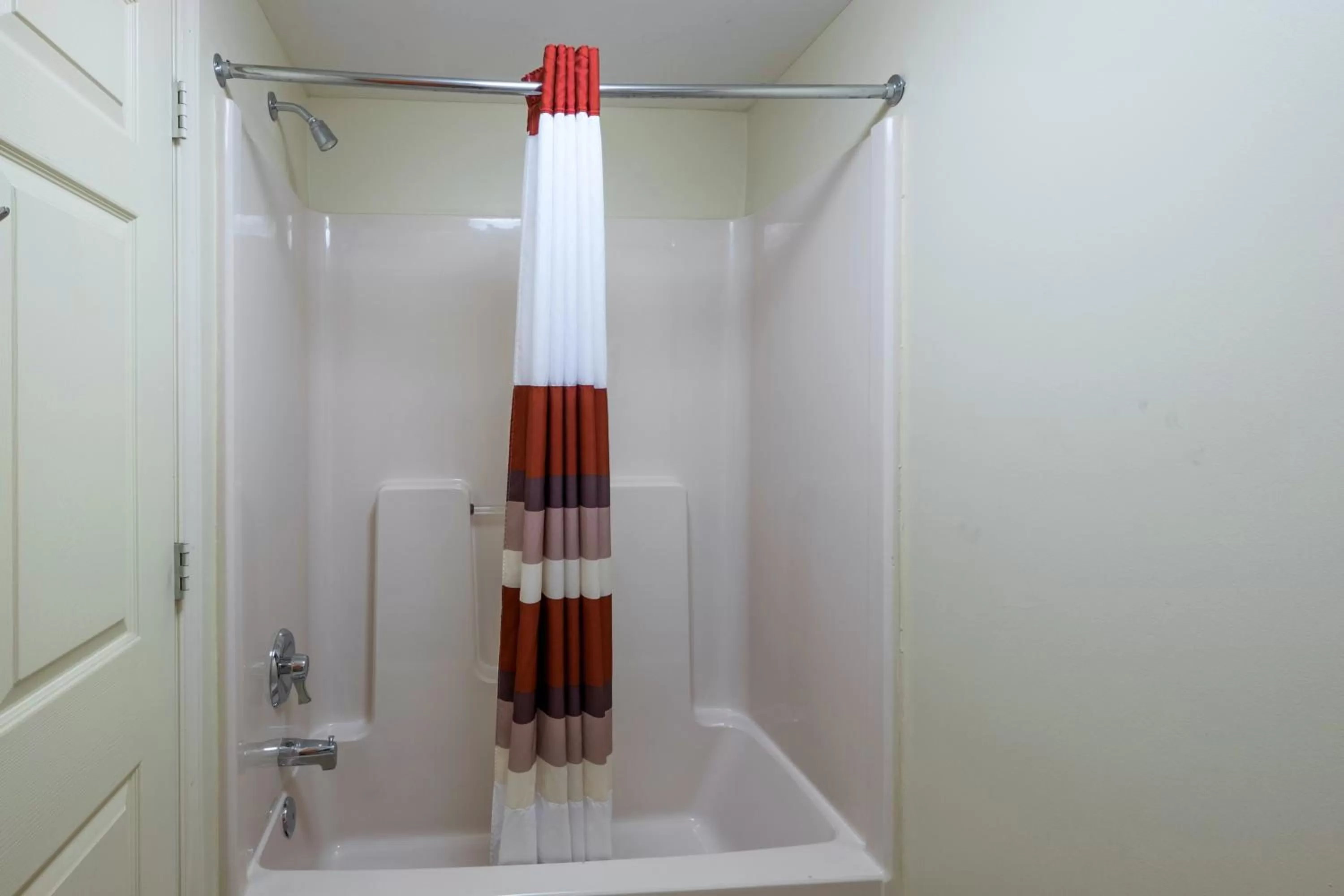 Bathroom in Red Roof Inn Hendersonville