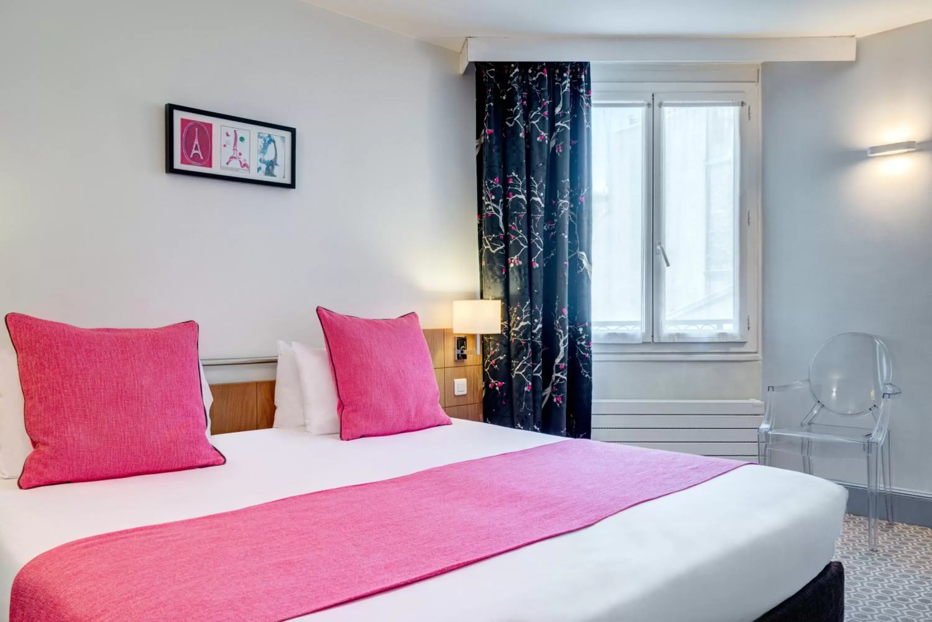 Standard Double Room in Hotel Caumartin Opéra - Astotel Standard Double Room in Hotel Caumartin Opéra - Astotel