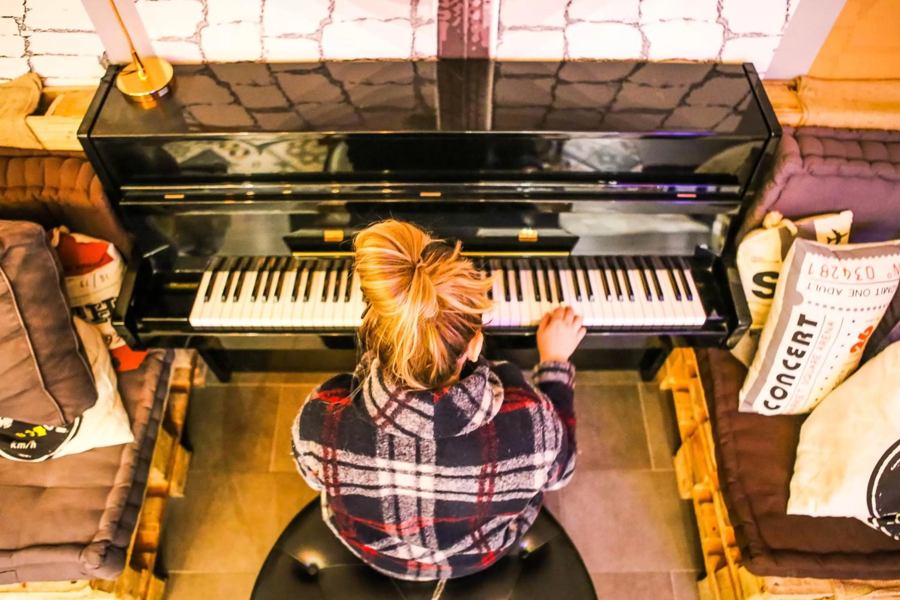 Evening entertainment in Hostel Trastevere