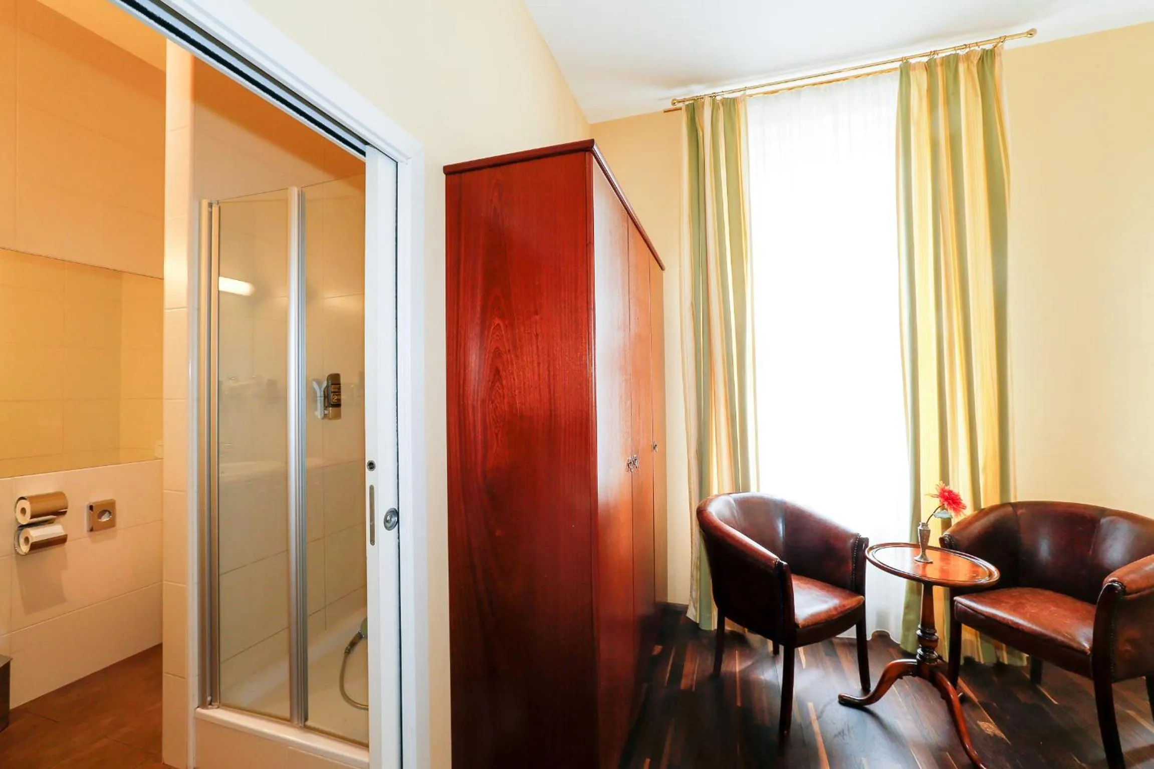 Timeout City Hotel, 5 min to city center, Self Check In