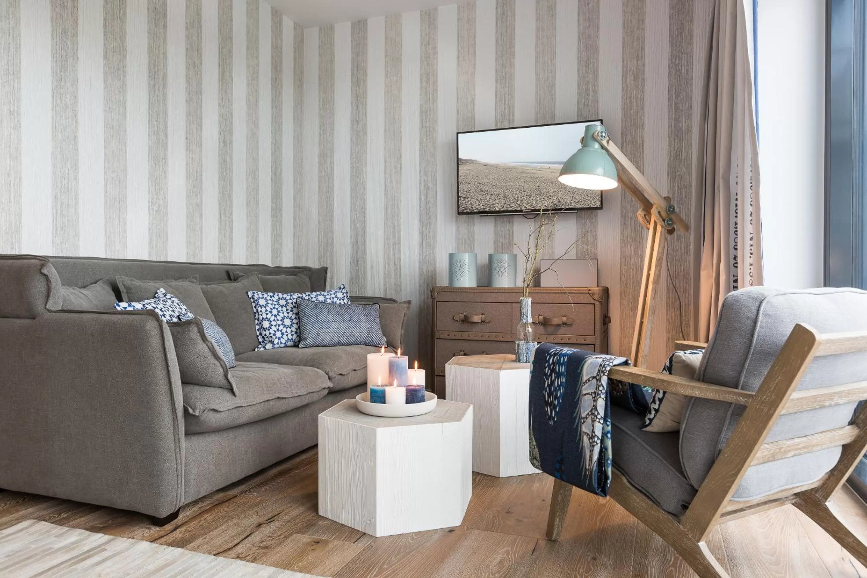 TV and multimedia, Seating Area in Easy Living