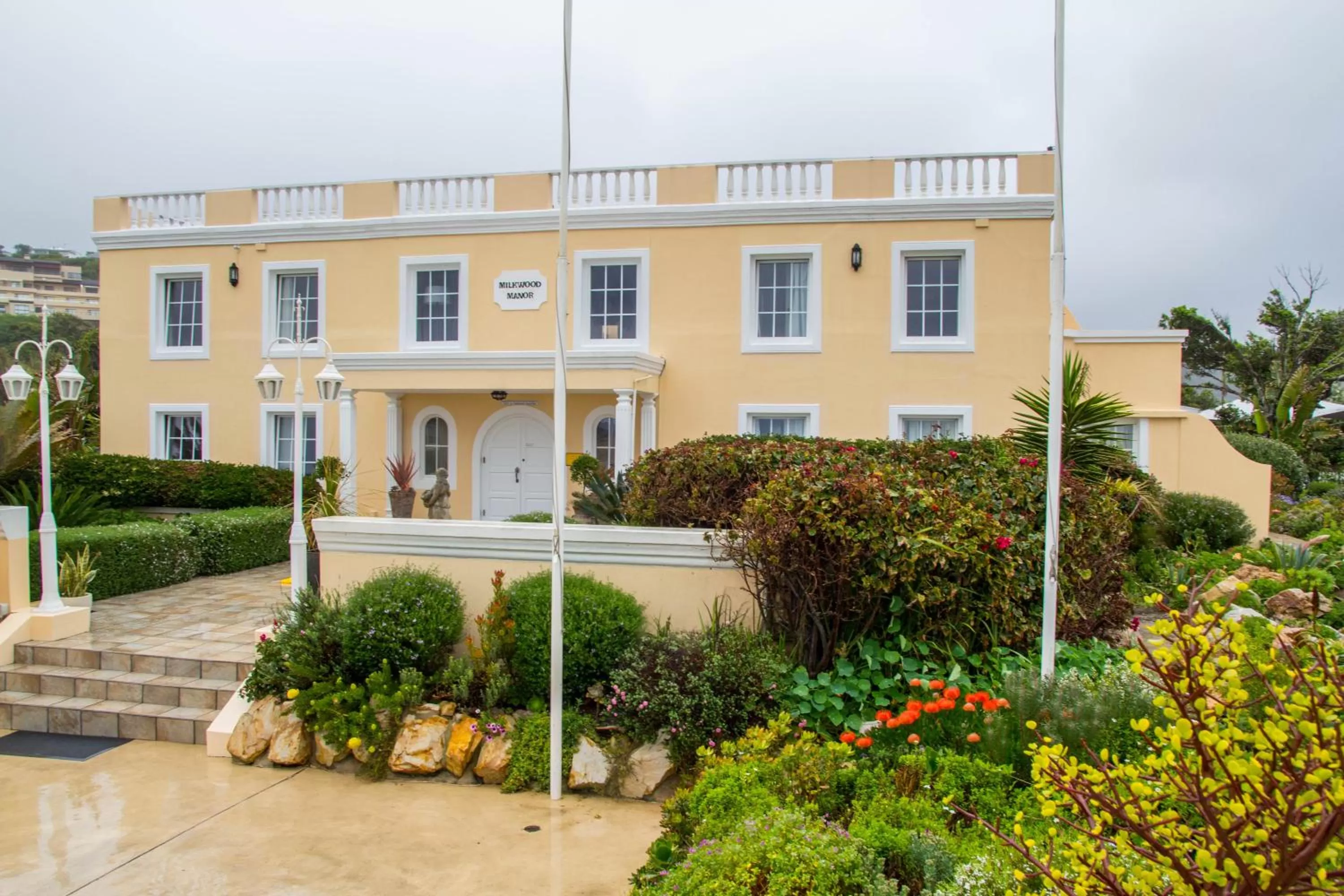 Property building in Milkwood Manor on Sea