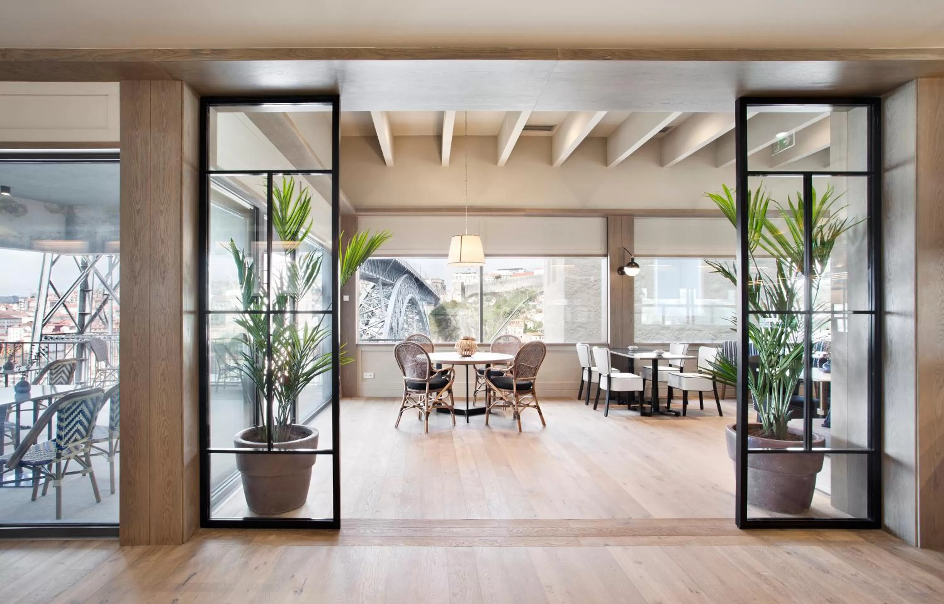 Restaurant/places to eat in Vincci Ponte de Ferro