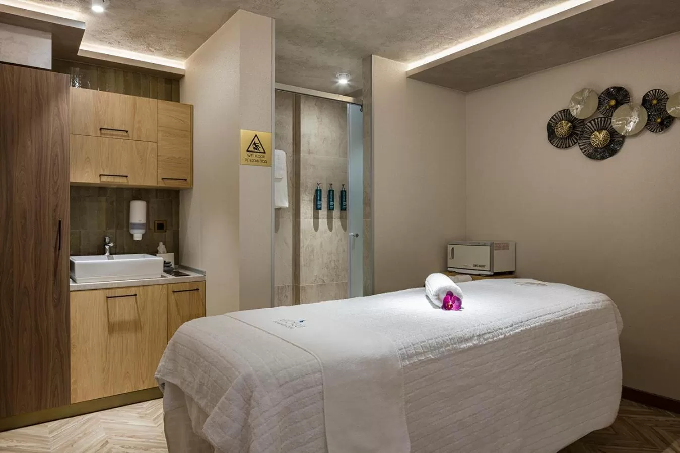 Spa and wellness centre/facilities, Bed in Doubletree By Hilton Plovdiv Center