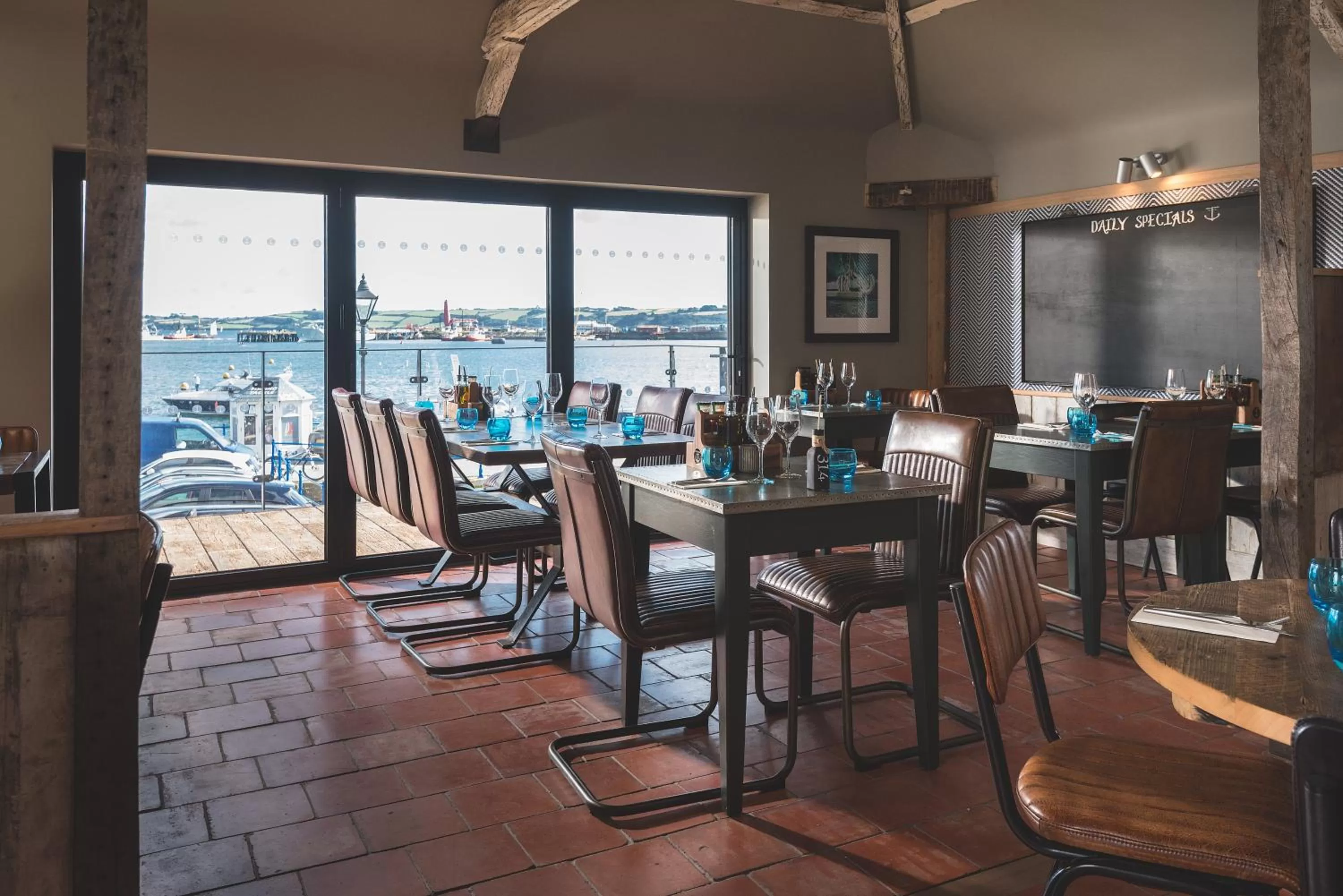 Restaurant/places to eat in Chainlocker