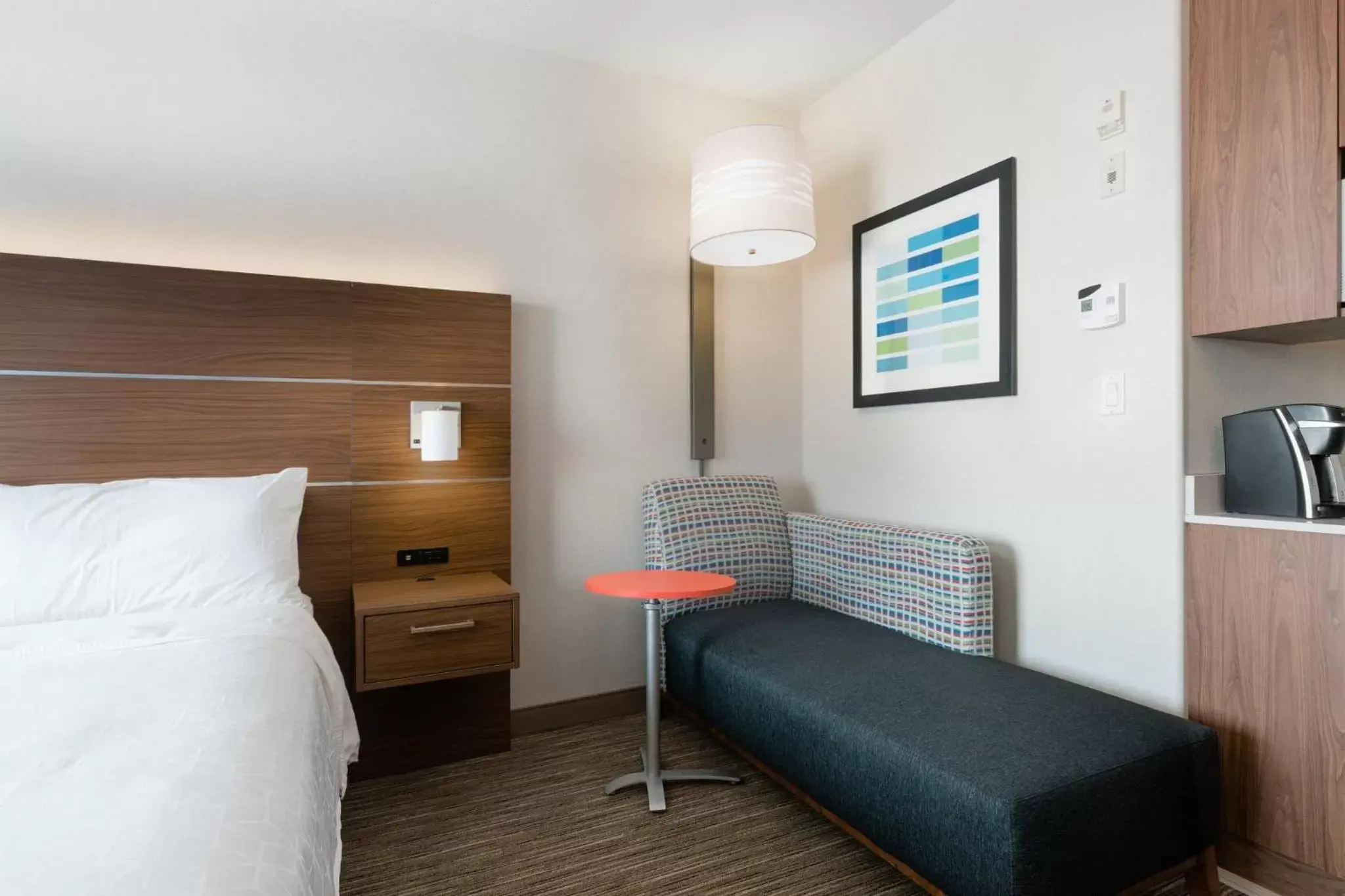 Standard Room in Holiday Inn Express Grande Prairie by IHG Standard Room in Holiday Inn Express Grande Prairie by IHG