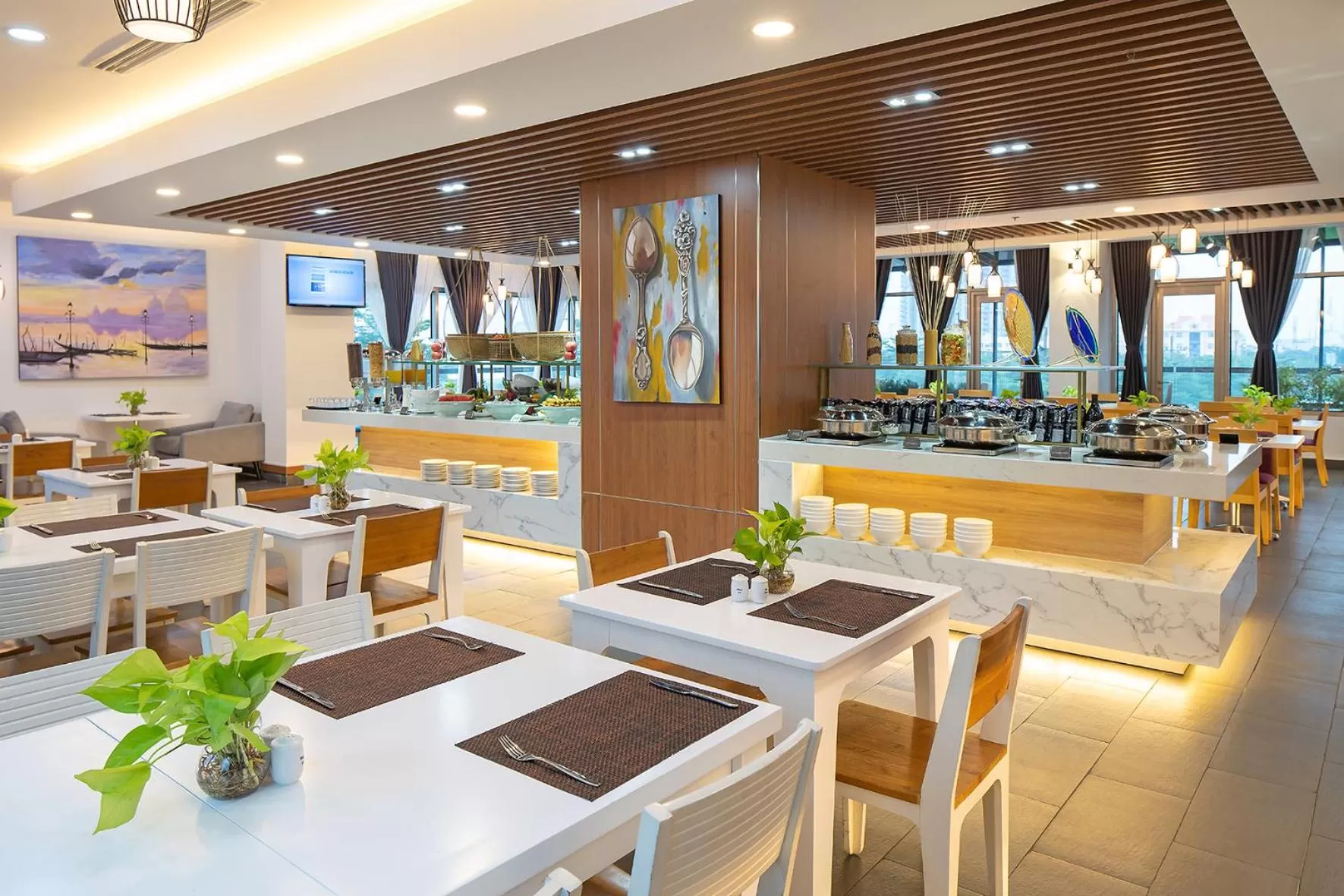 Restaurant/places to eat in Ibis Saigon South