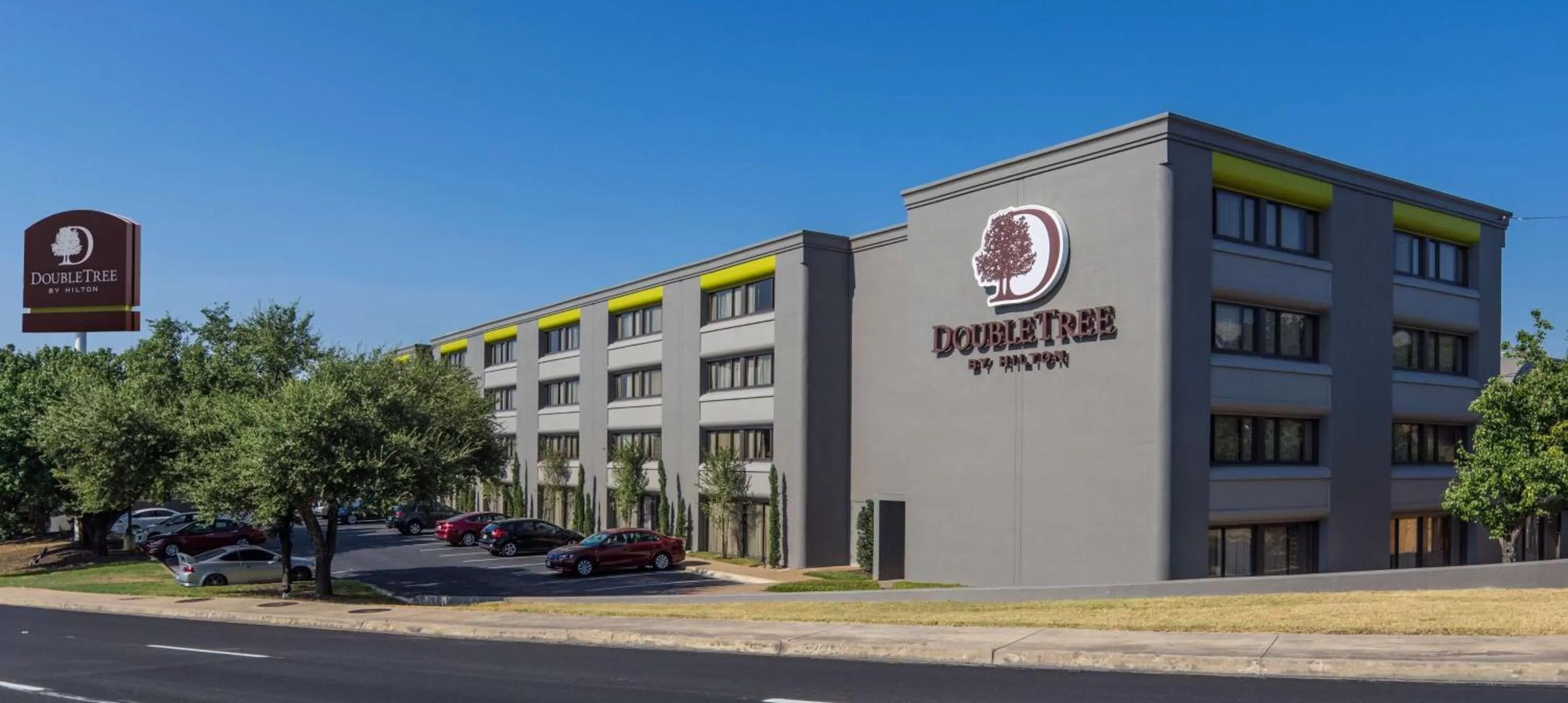 Property building in DoubleTree by Hilton Austin Northwest - Arboretum