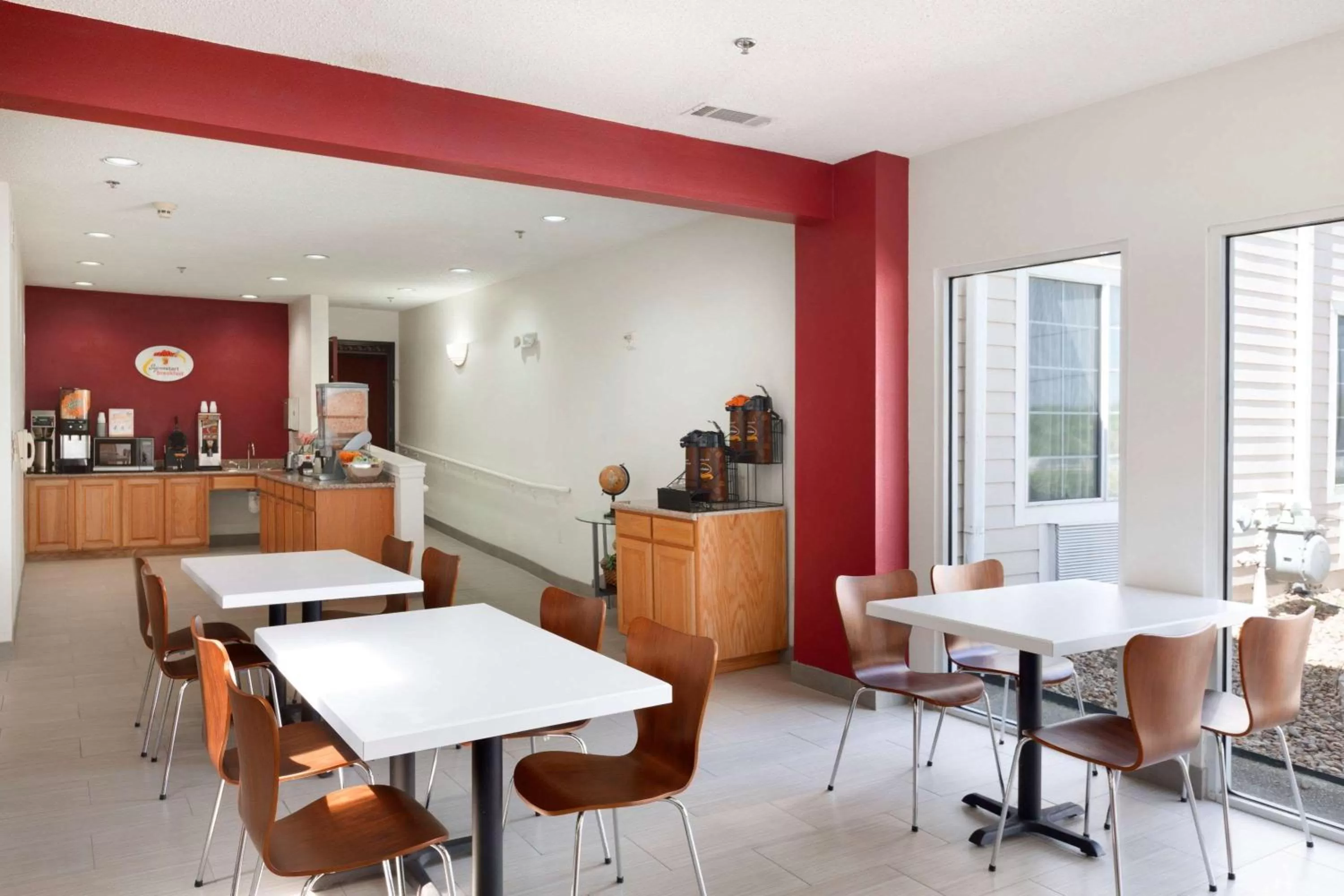 Restaurant/places to eat in Super 8 by Wyndham Garland Rowlett East Dallas Area