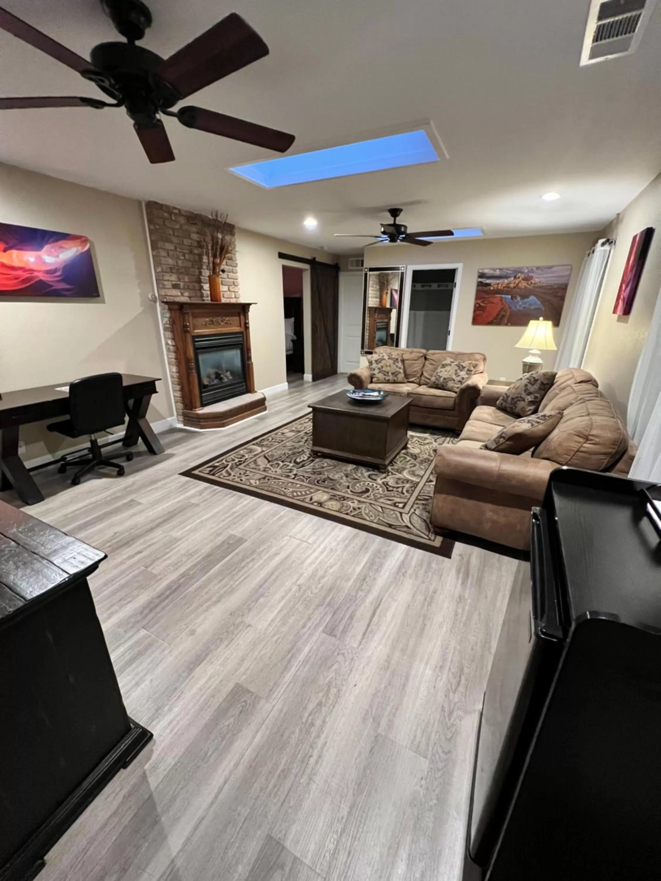 Living room in Lantern Light Inn - Romantic Getaway