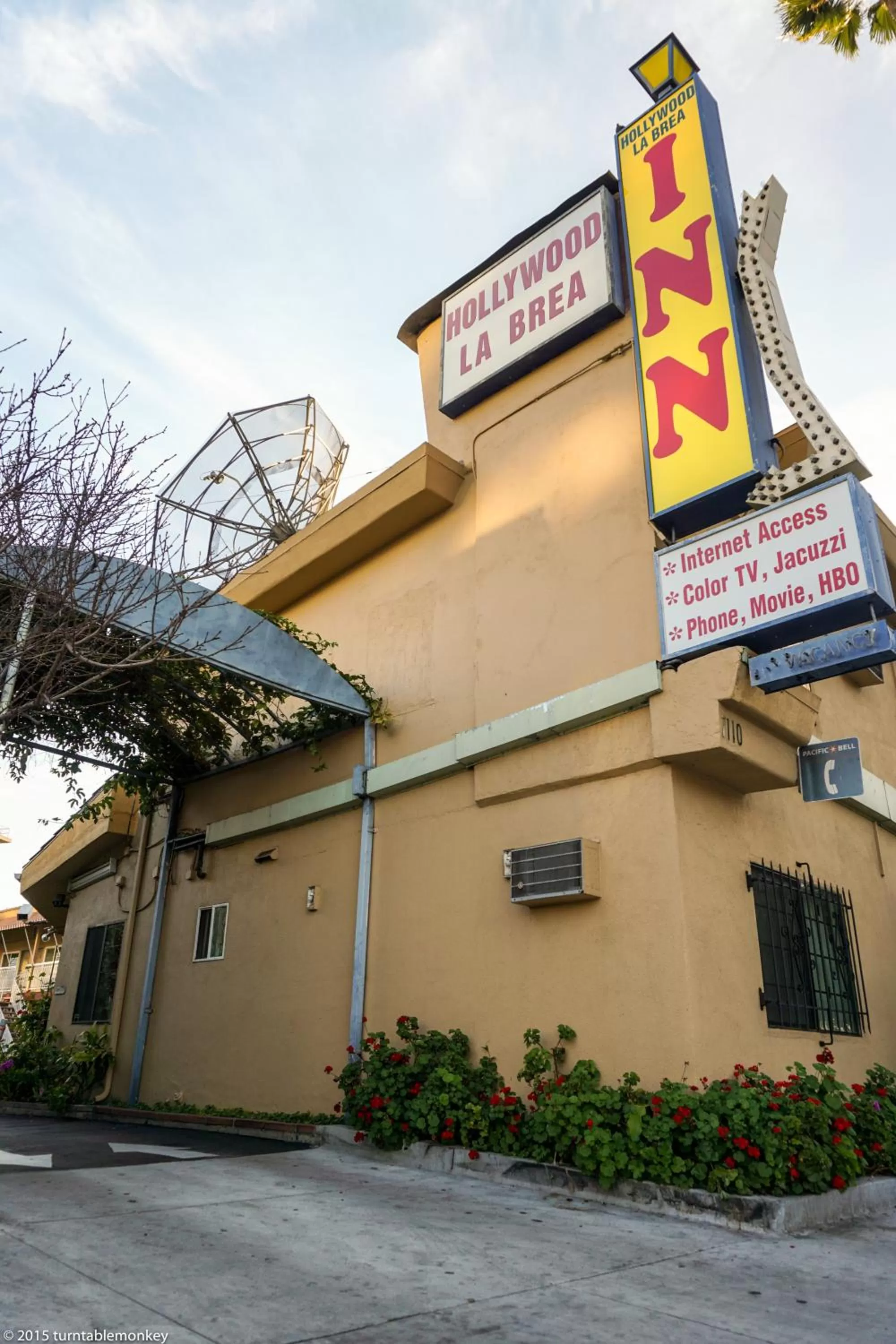 Facade/entrance, Property Building in Hollywood La Brea Inn