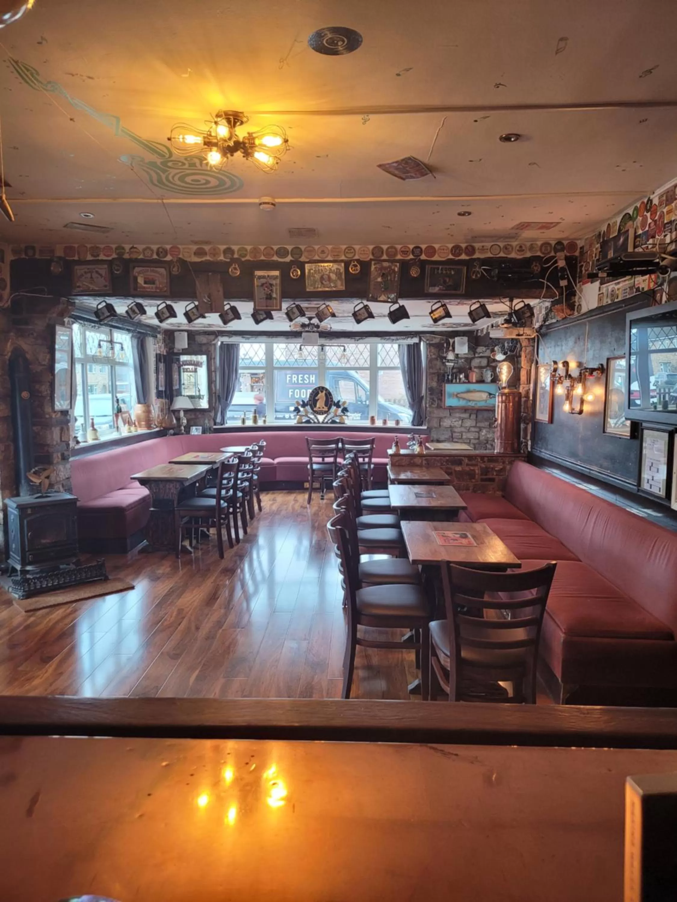 the jackdaw pub SELF CATERING STATIC CARAVAN free breakfast supplied