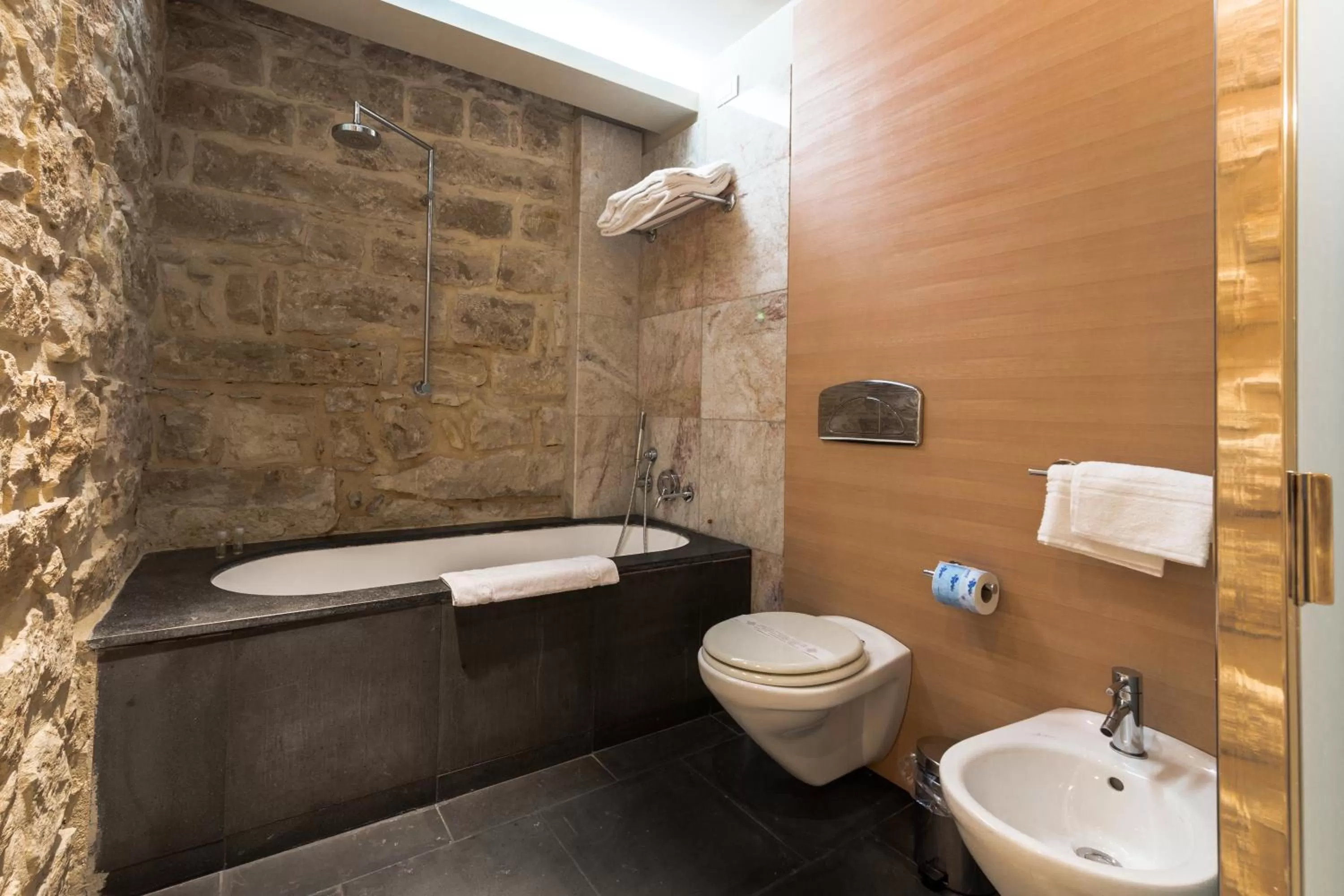 Bathroom in El Homs Palace Hotel