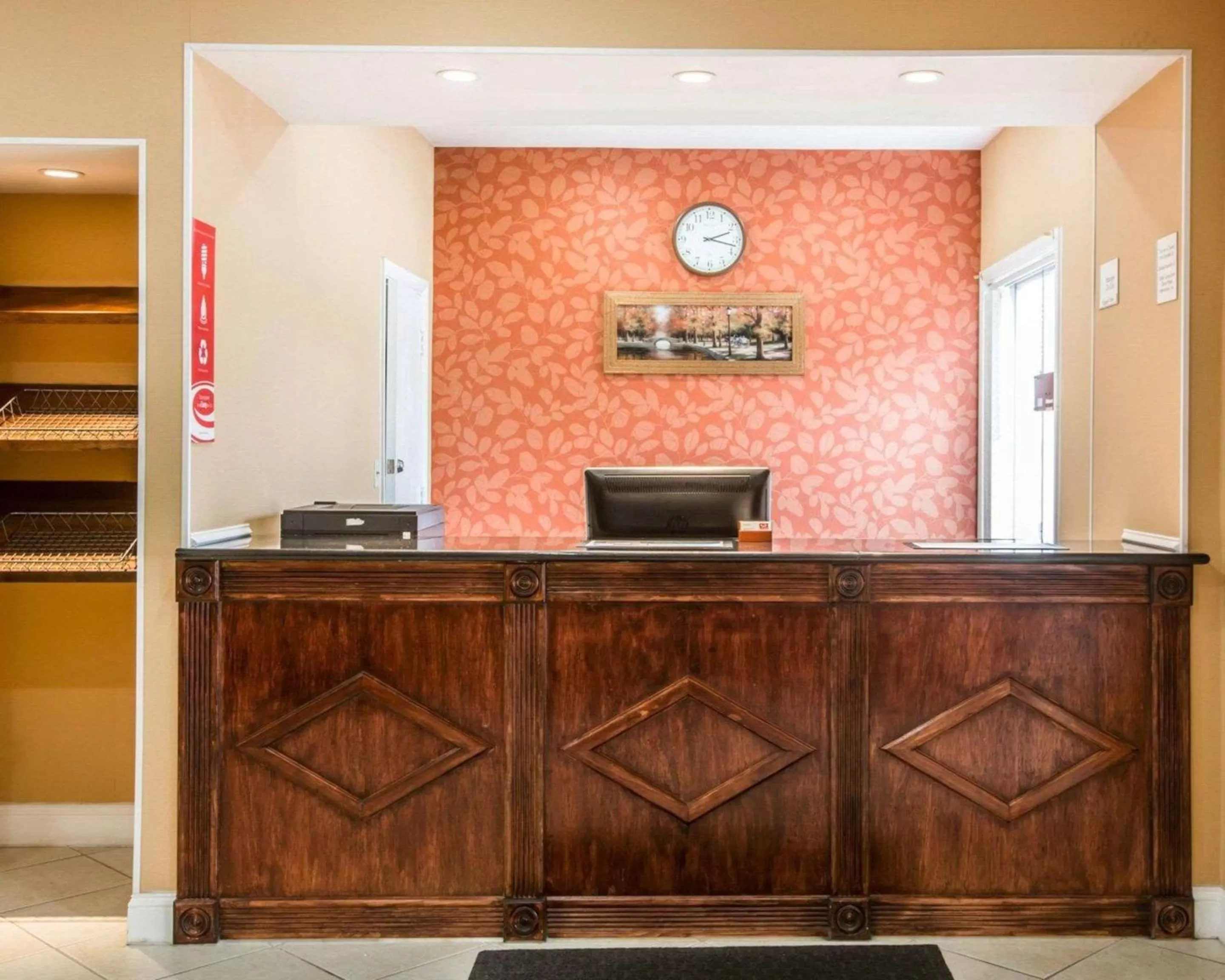 Lobby or reception in Econo Lodge Lakes Region