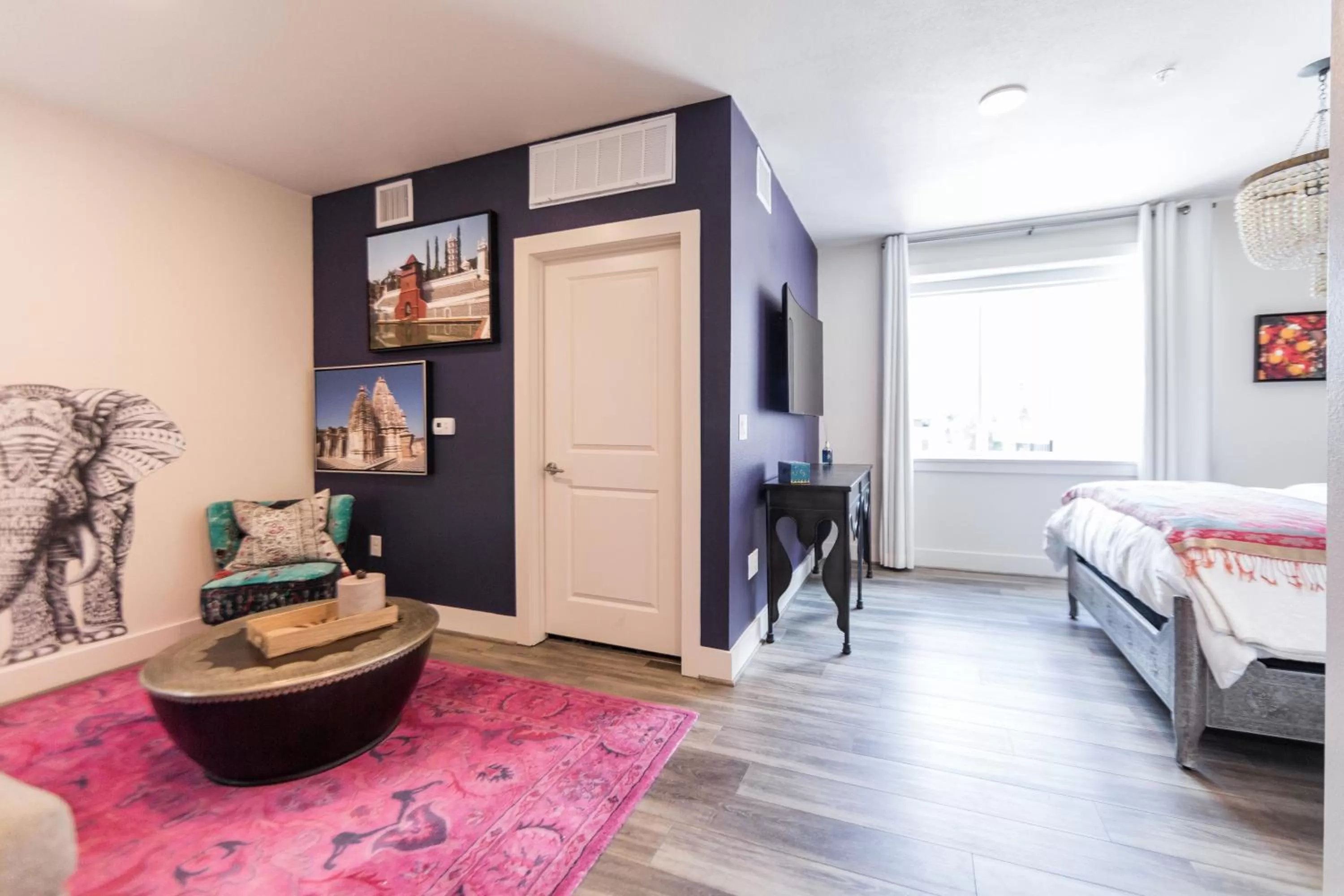 Bed in The Bishop Arts Hotel by Qresorts